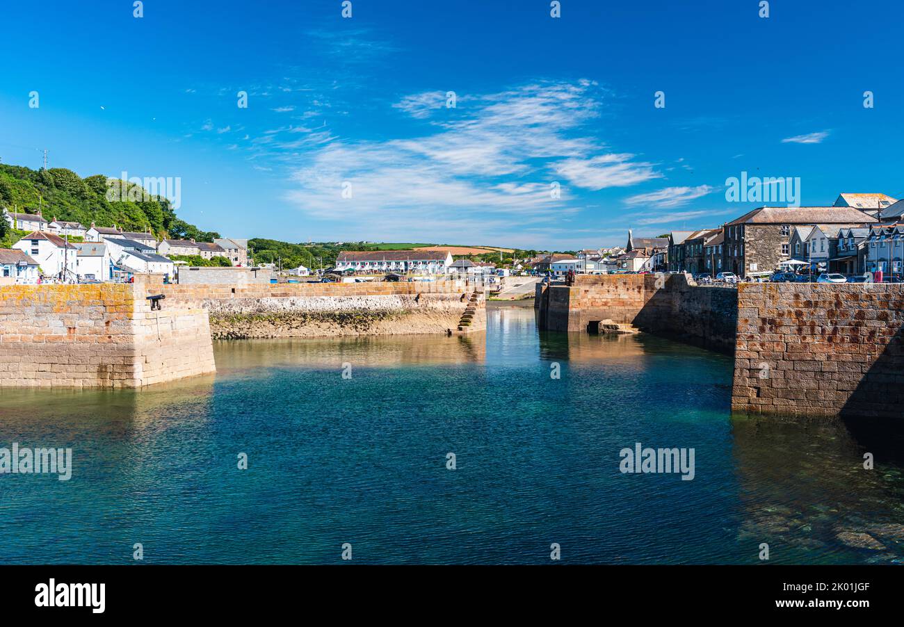 Porthleven Harbour, Porthleven, Helston, Cornwall, England, VEREINIGTES KÖNIGREICH Stockfoto