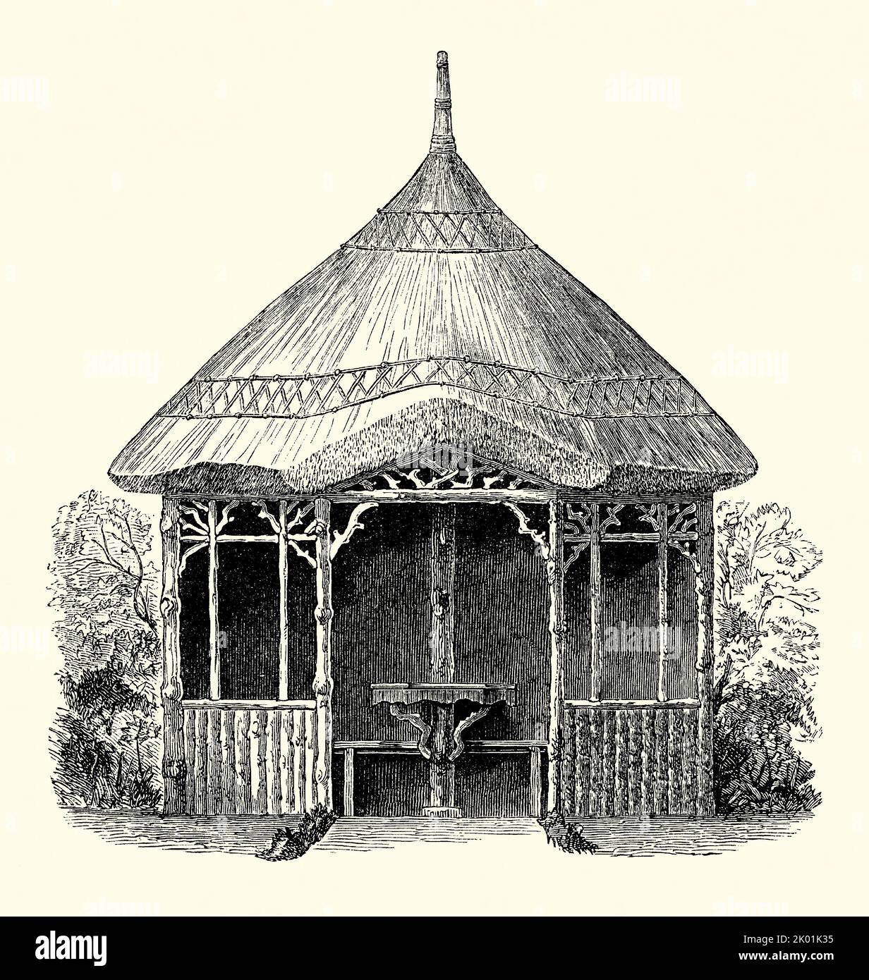 Eine alte viktorianische Gravur eines Entwurfs für ein rustikales, Holz, achteckigen Garten Sommerhaus mit einem Reetdach. Es stammt aus einem Buch von 1890. Der Unterstand verfügt auch über Sitzgelegenheiten und einen Tisch, der an der zentralen Säule befestigt ist. Stockfoto