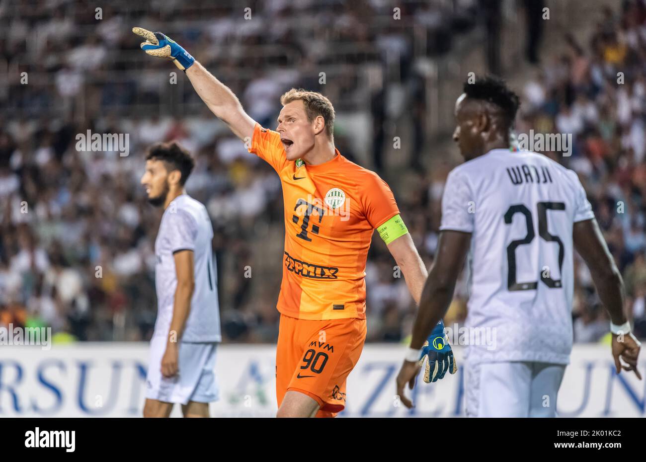 Baku, Aserbaidschan – 3. August 2022. Ferencvaros-Torwart Denes Dibusz beim UEFA Champions League-Qualifikationsspiel Qarabag gegen Ferencvaros (1-1). Stockfoto