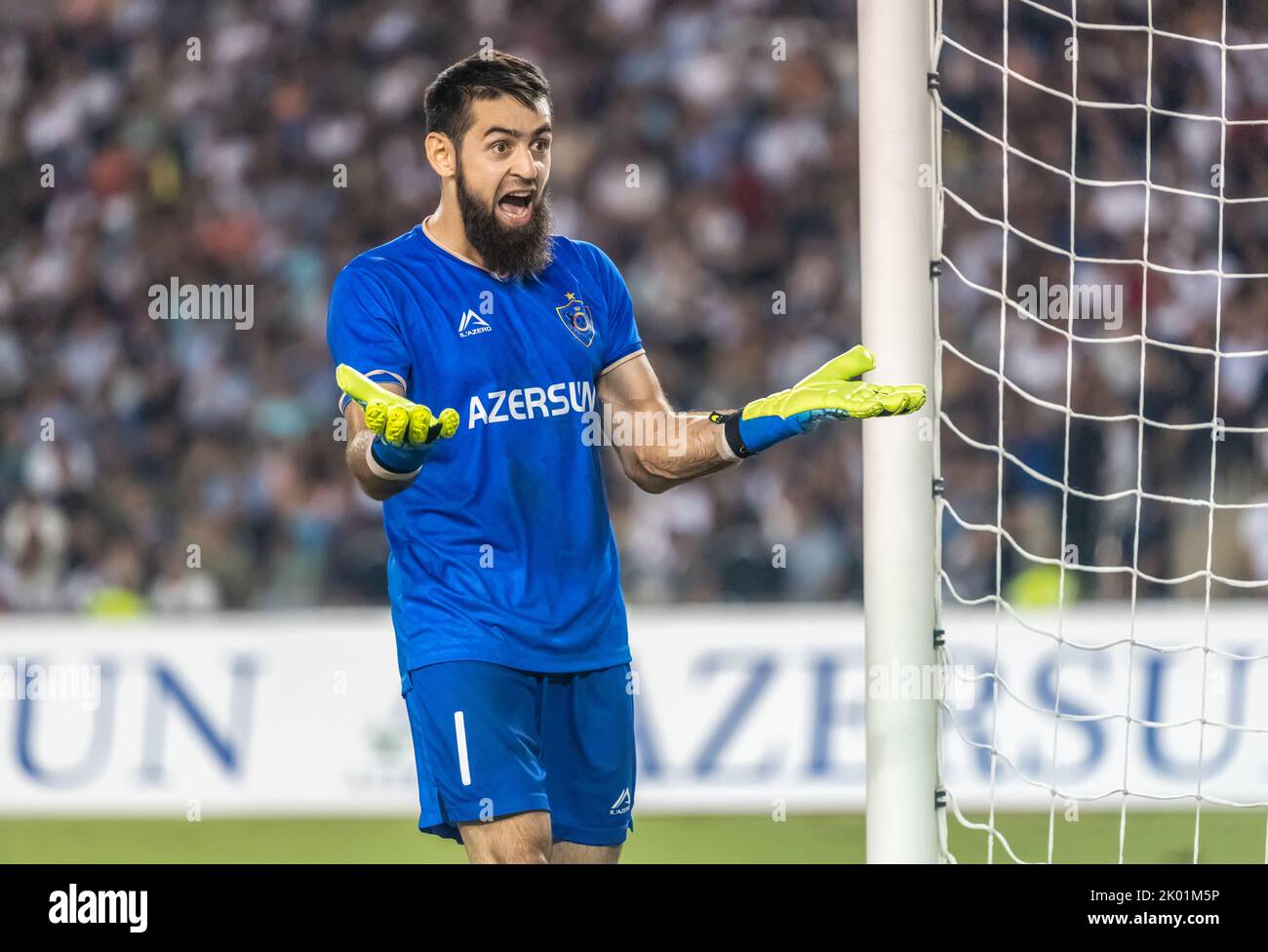 Baku, Aserbaidschan – 3. August 2022. Qarabag-Torwart Shahrudin Mahammadaliyev beim UEFA Champions League-Qualifikationsspiel Qarabag gegen Ferencvaros Stockfoto