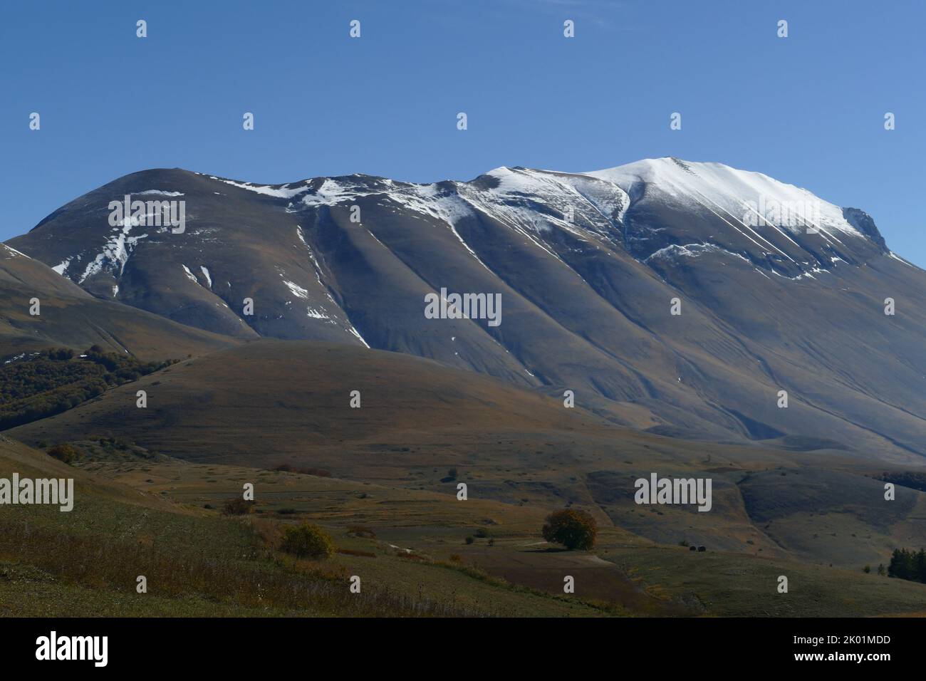 Nationalpark der sibillini Berge. Felder in castelluccio di norcia, umbrien, italien Stockfoto