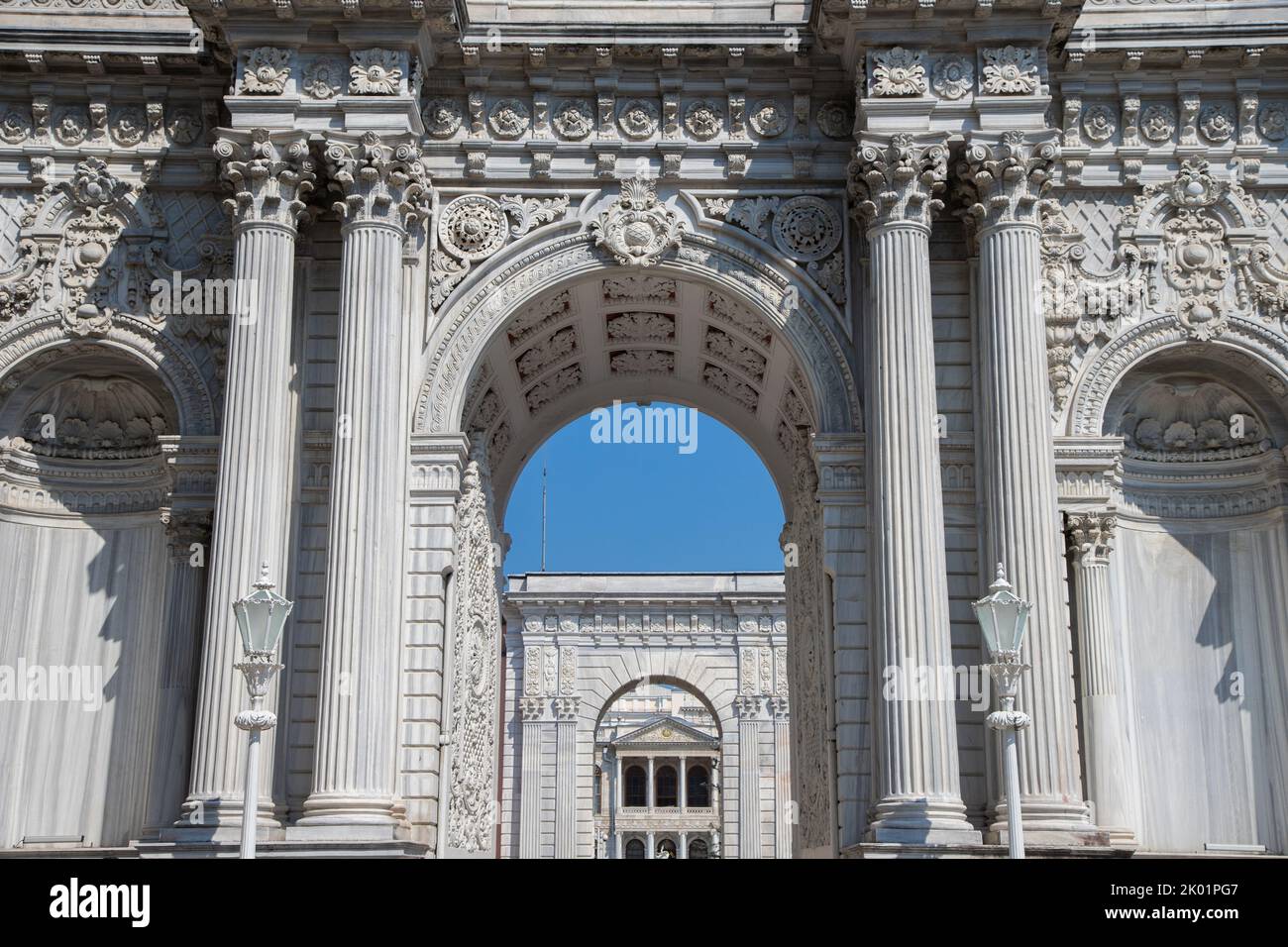 Das historische Eingangstor des Dolmabahce Palastes Stockfoto