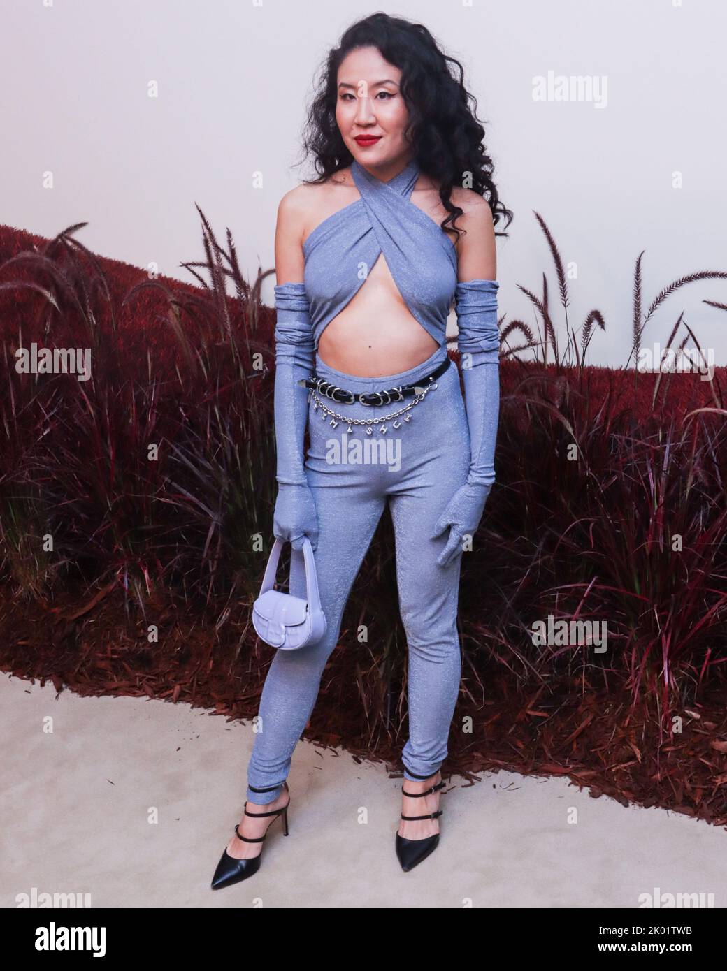 MANHATTAN, NEW YORK CITY, NEW YORK, USA - 08. SEPTEMBER: Kim Shui kommt in der REVOLVE Gallery NYFW (New York Fashion Week) 2022 Präsentation VIP Opening Event in den Shops at Hudson Yards am 8. September 2022 in Manhattan, New York City, New York, USA. (Foto von Christian Lora/Image Press Agency) Stockfoto