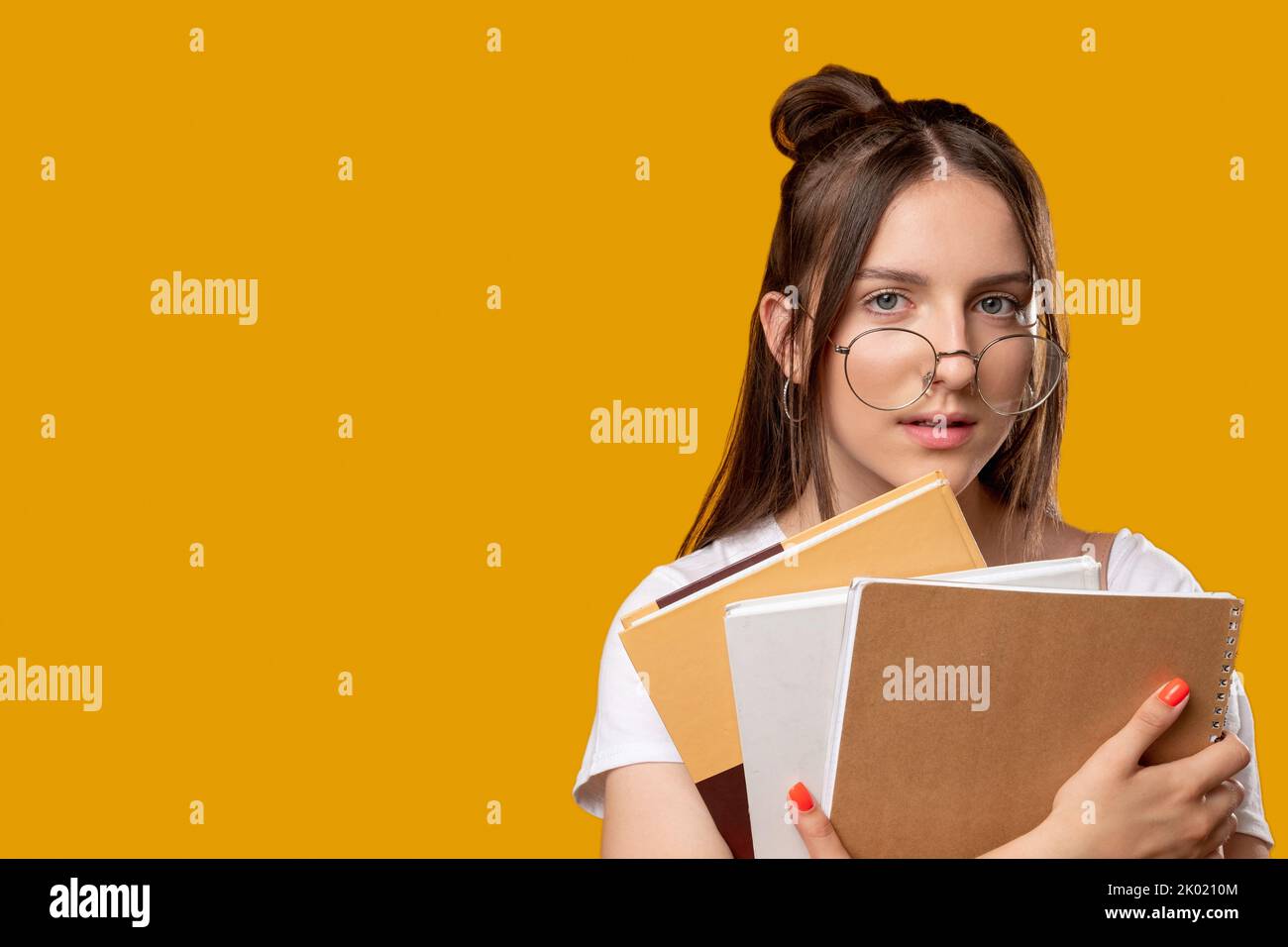 Intelligente Studentin studiert Prozess Frau Notebooks Stockfoto