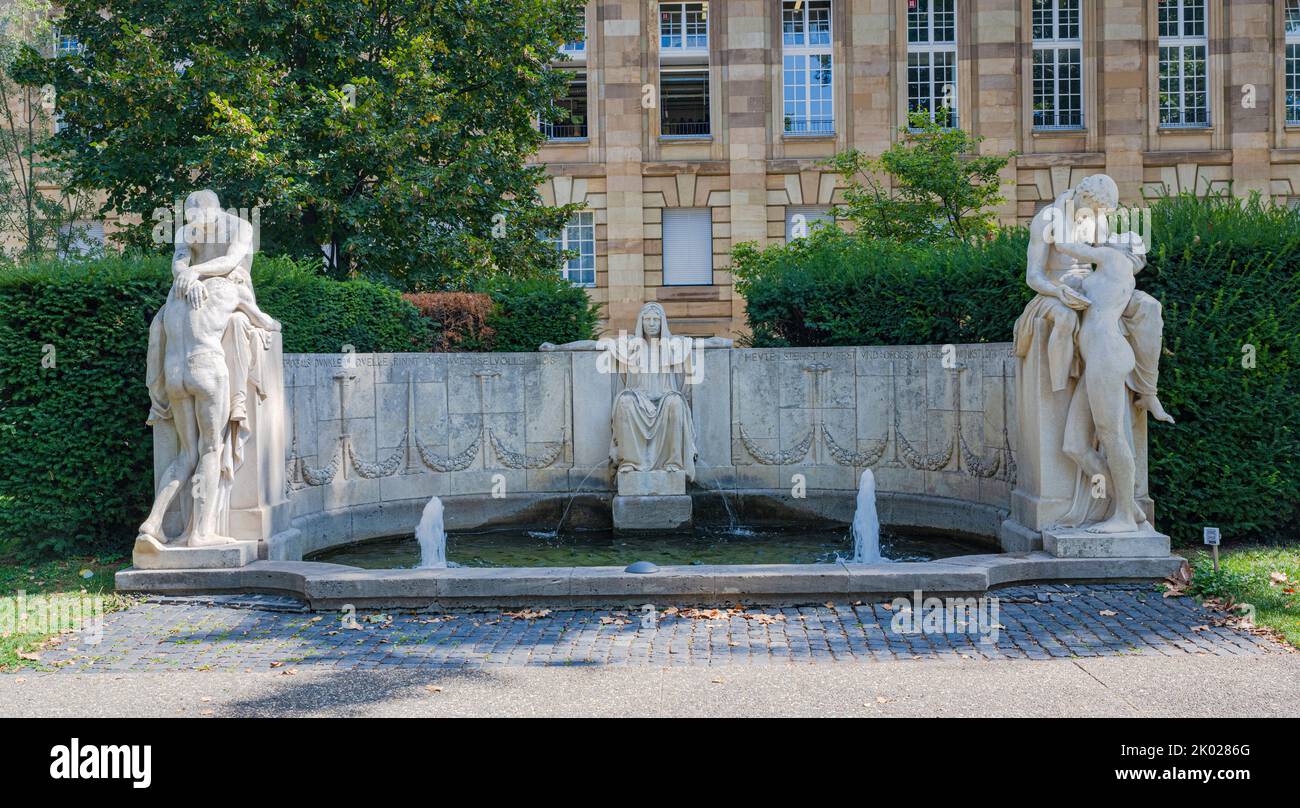 Göttin des Schicksals Brunnen des Schicksals Stuttgart. Dieser Brunnen wurde in Erinnerung an die Schweizer Opernsängerin Anna Sutter geschaffen. Baden-Württemberg, Deutschland, Stockfoto