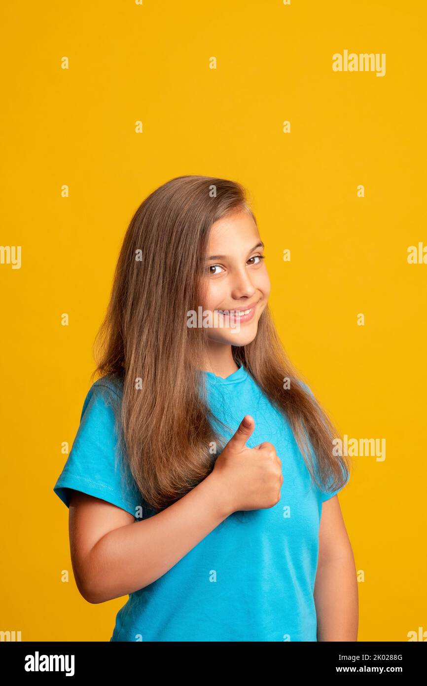 Wie Geste glücklich Kind perfekte Wahl junges Mädchen Stockfoto