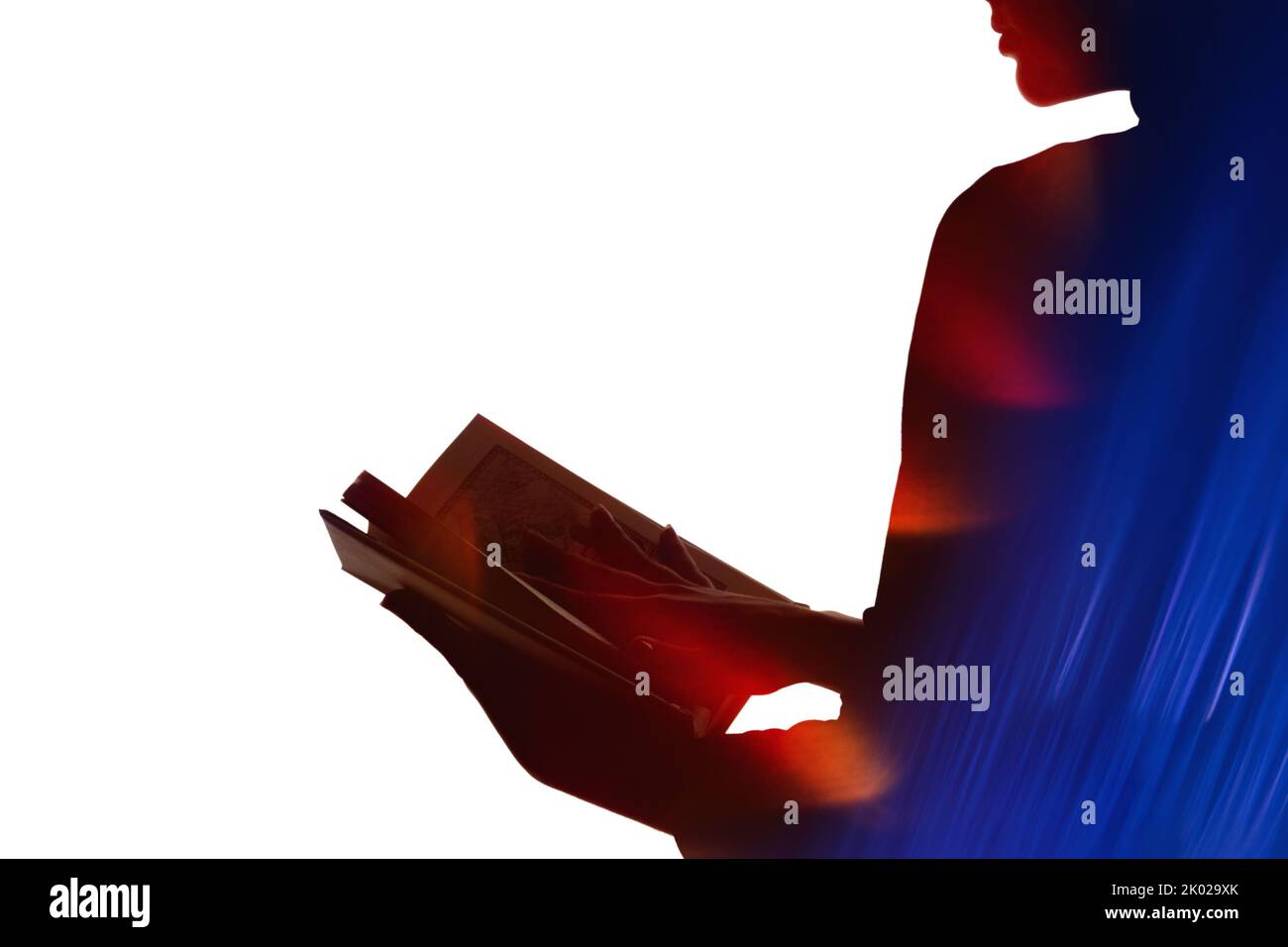 Doppelbelichtung Silhouette Linse Fackel Frau Buch Stockfoto