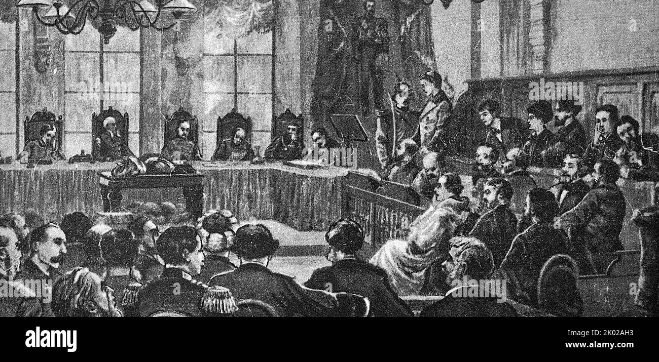 Prozess gegen die Attentäter von Zar Alexander II von Russland 1881. Im Dock (von links nach rechts): N. Rysakow, T. Michailov, G. Gelfman, N. Kibaltschich, S. Perowskaja, A. Scheljabow. Aus einer Zeichnung von 1881. Stockfoto