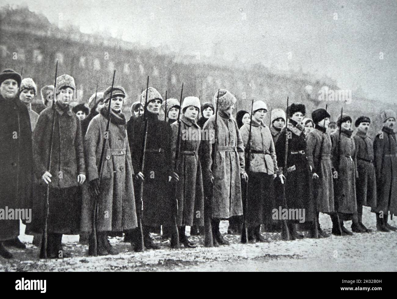 Eine kommunistische Frauenabteilung, bevor sie an die Front ging. 1919. Russischer Bürgerkrieg Stockfoto