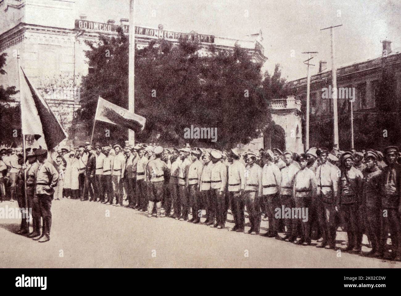 Verleihung des Roten Banner an Freiwillige, die in den polnischen Krieg ausreisen. Zarizyn (Stalingrad). Mai 1920. Stockfoto