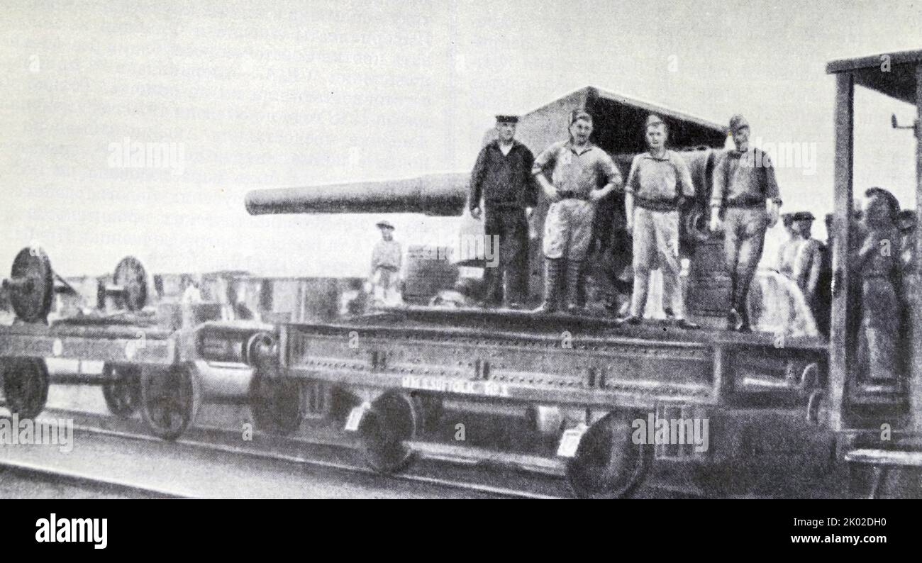 Westliche Mächte schicken Kanonen an die Front Kolchaks. Wladiwostok. 1919. Stockfoto