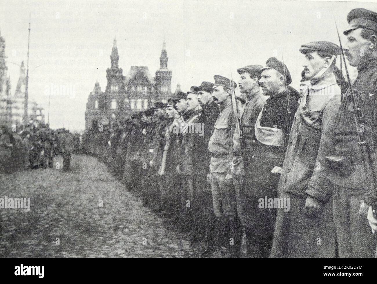 Wsewobuch Arbeitsregimente bei der Parade in Moskau auf dem Roten Platz. Mai 1919. Stockfoto