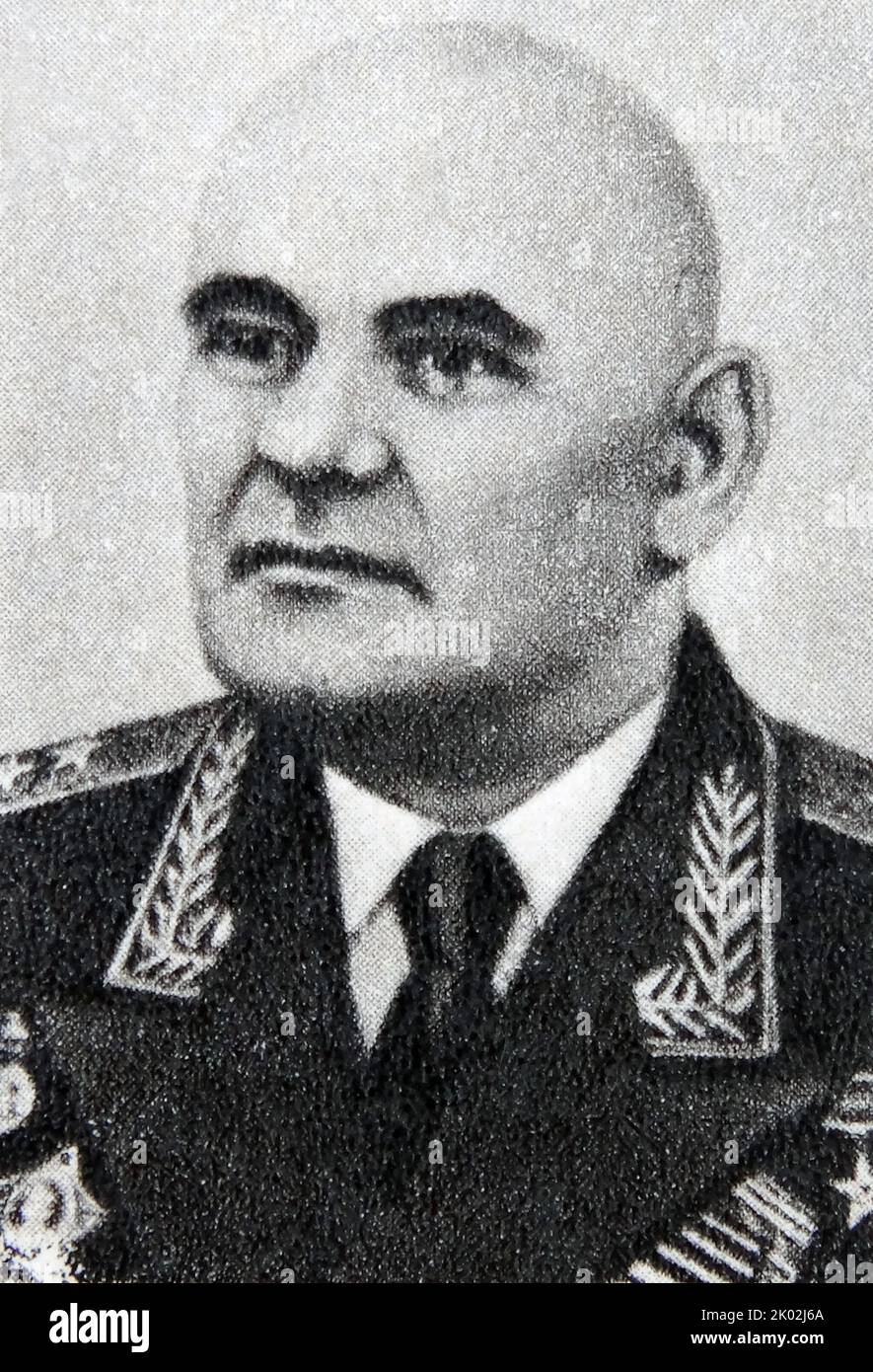 Boris Lwowitsch Wannikow (1897 - 1962), sowjetischer Regierungsbeamter und Militärbeamter. Vannikov war von Dezember 1937 bis Januar 1939 Volkskommissar für Verteidigungsindustrie und von Januar 1939 bis Juni 1941 Volkskommissar für Rüstungsindustrie. Am 7. Juni 1941 wurde Vannikov verhaftet, weil er „seine Pflichten nicht erfüllt“ hatte. Als der Krieg mit Deutschland jedoch am 22. Juni begann, wurde Vannikov am 25. Juli 1941 freigelassen und dann vom 1942. Februar bis 1946. Juni zum Volkskommissar für Munitionswaffen ernannt. Von 1945 bis 1953 war Vannikov Leiter des Hauptdirektorats 1. des Rates der Volkskommanie Stockfoto