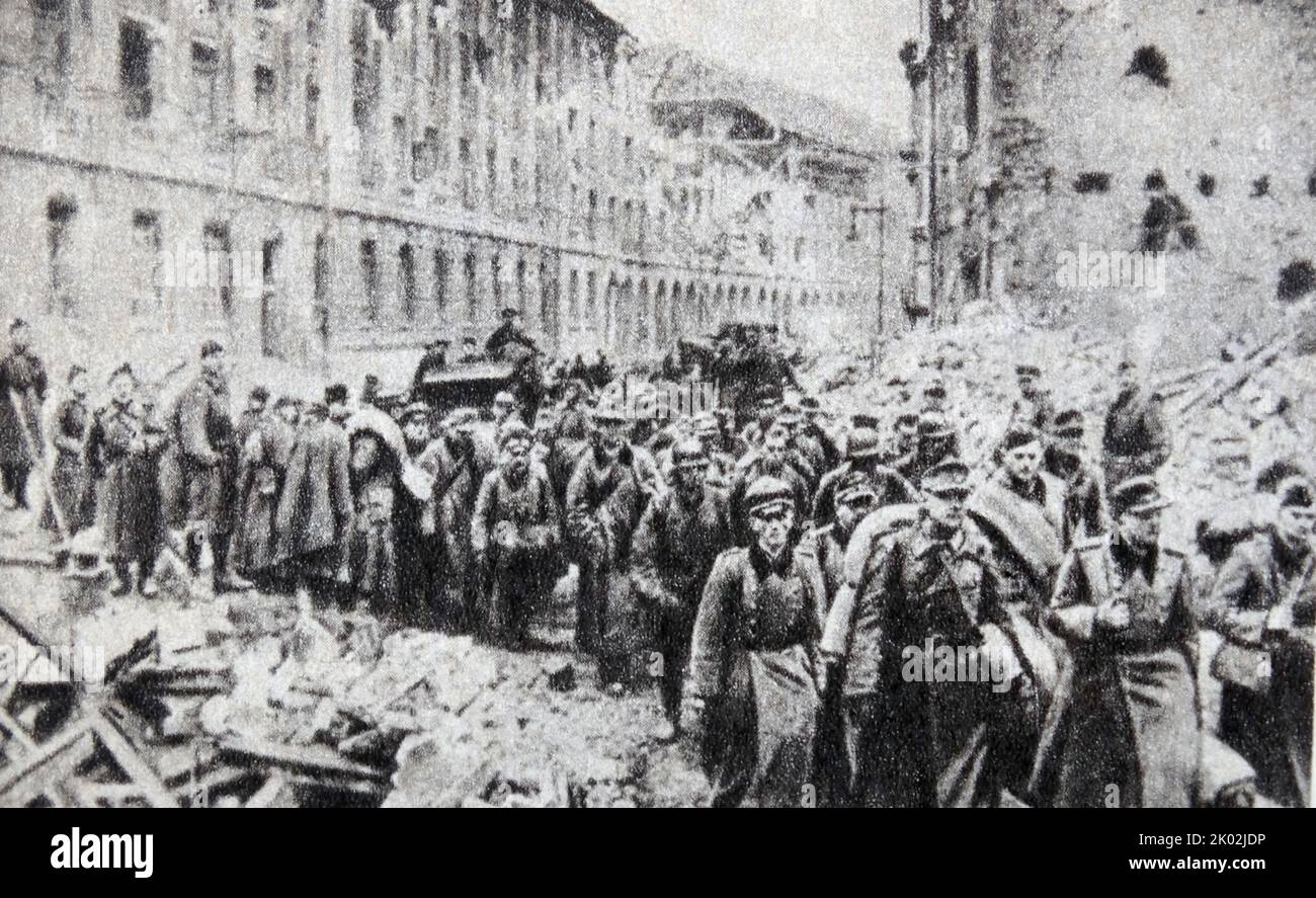 Am 1945. April kapitulieren deutsche Soldaten in Berlin Stockfoto