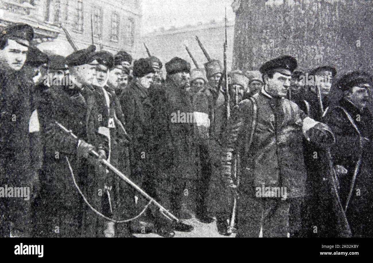 Revolutionäre Milizen in Sankt Petersburg verhaften Stadtbeamte. Februar 1917 Stockfoto