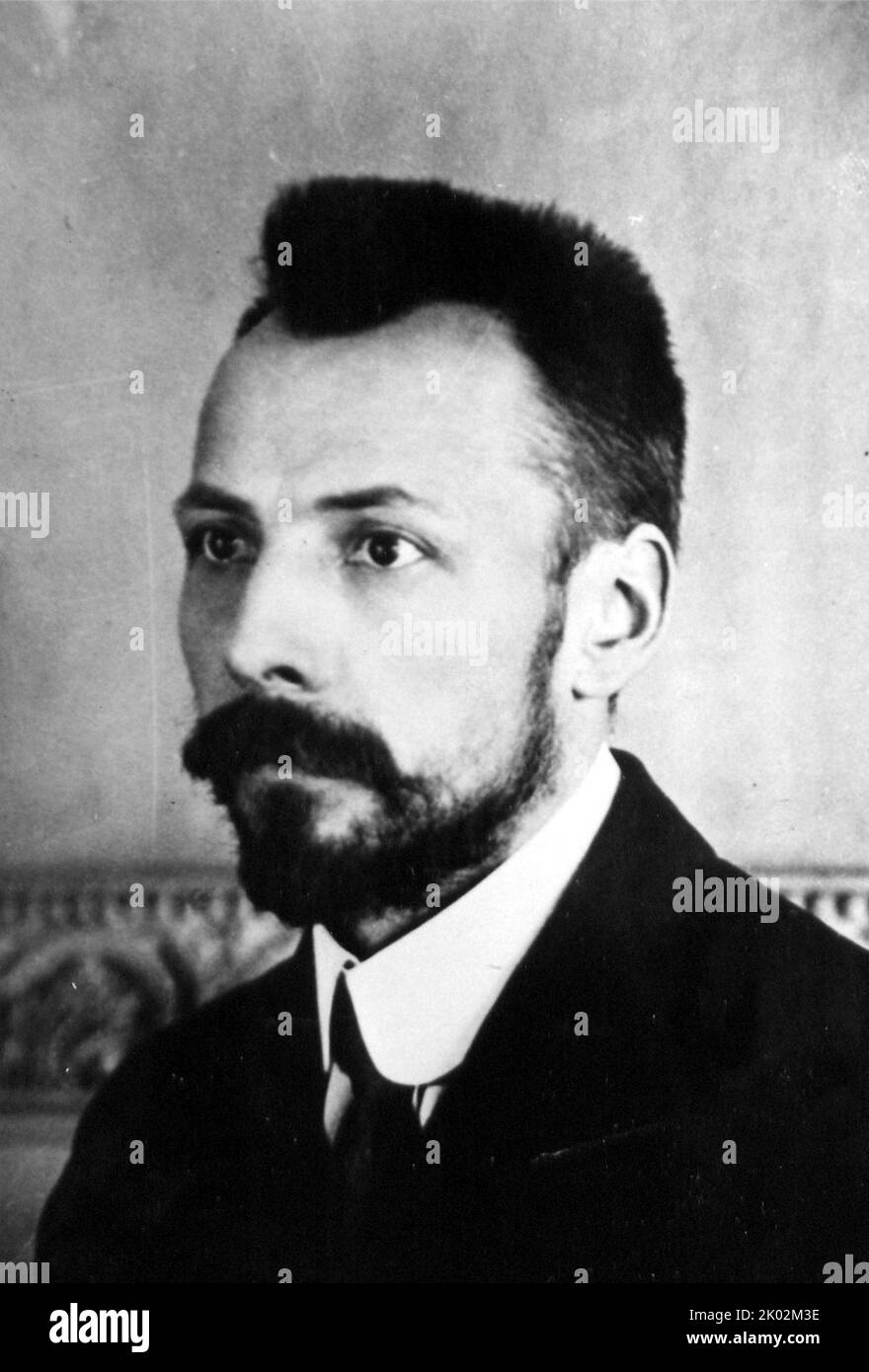 Vincas Mickevicius (Mickiewicz), bekannt unter seinem Pseudonym Kapsukas (1880 - 1935), litauischer kommunistischer politischer Aktivist, Publizist und Revolutionär. Als aktives Mitglied der Litauischen Nationalen Wiedergeburt schrieb und verfasste er zahlreiche litauische Publikationen und trat der Litauischen Sozialdemokratischen Partei bei. Als sich seine Ansichten vom Sozialismus zum Kommunismus wandten, wurde er einer der Gründer und Führer der litauischen Kommunistischen Partei und leitete die kurzlebige litauische Sozialistische Sowjetrepublik Stockfoto