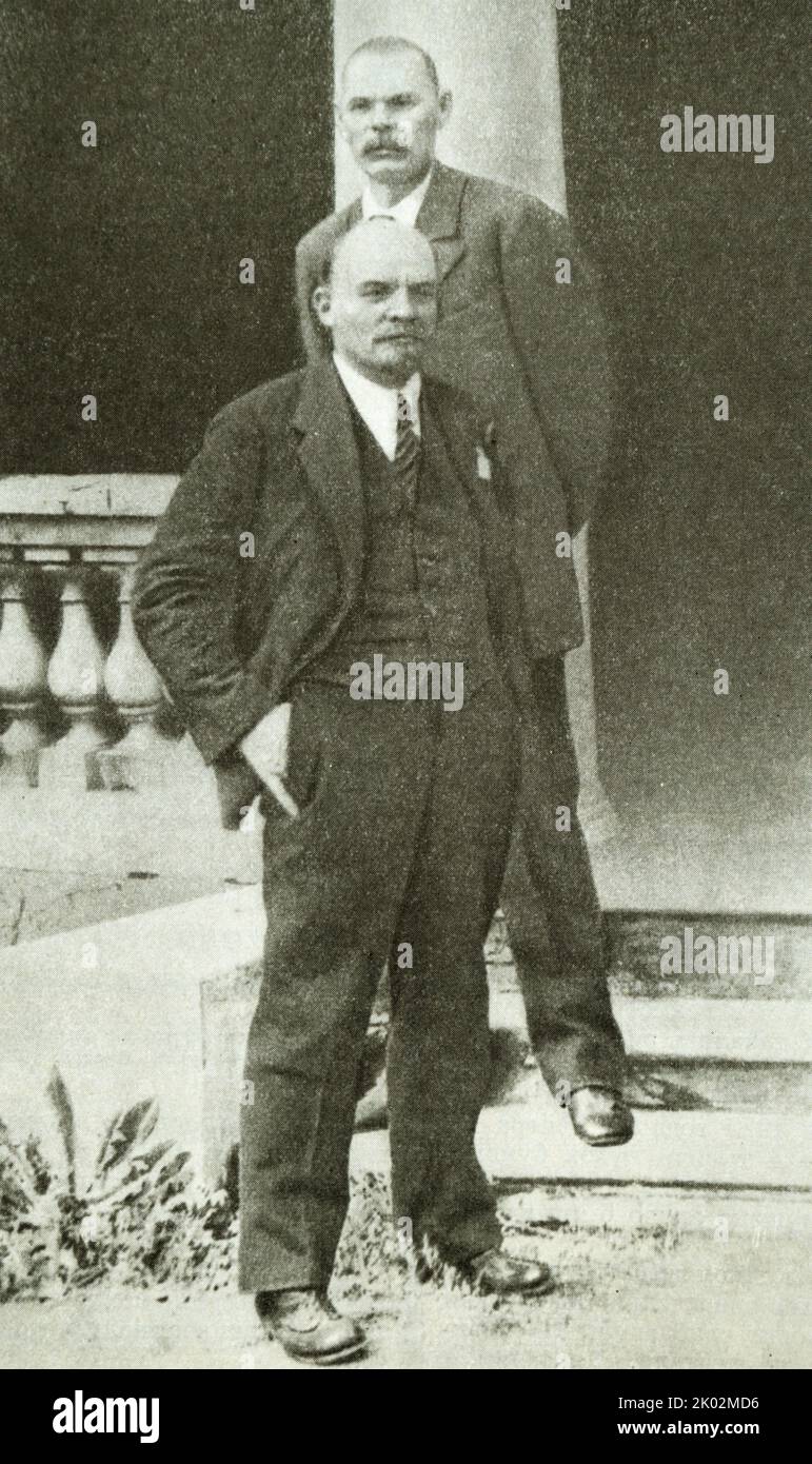 Wladimir Iljitsch Lenin und A.M. Gorki während des Kongresses der Kommunistischen Internationale von 2.. Petrograd, der Palast von ihnen. Uritsky. 1920. (Foto). Stockfoto Wladimir Iljitsch Lenin und A.M. Gorki während des Kongresses der Kommunistischen Internationale von 2.. Petrograd, der Palast von ihnen. Uritsky. 1920. (Foto). Stockfoto