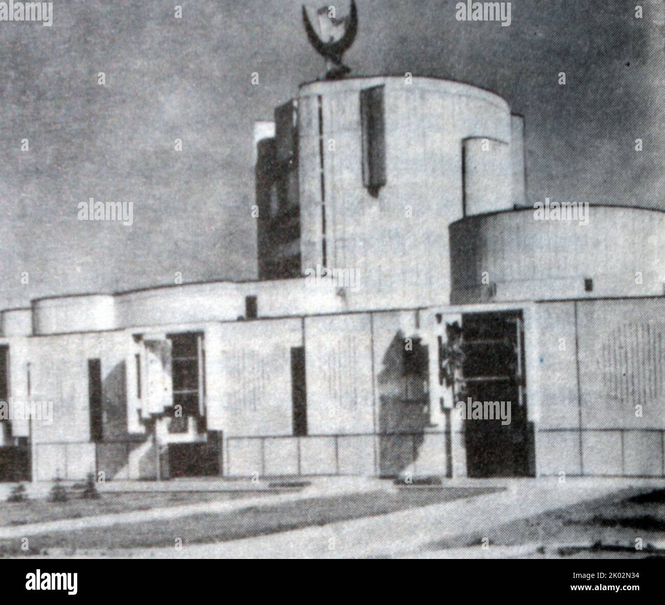 Gesamtansicht des Gebäudes des Moskauer Kinder-Musical-Theaters. Architekten V. Krasilnikov, A. Velikanov und V. Orlov. 1979. Stockfoto