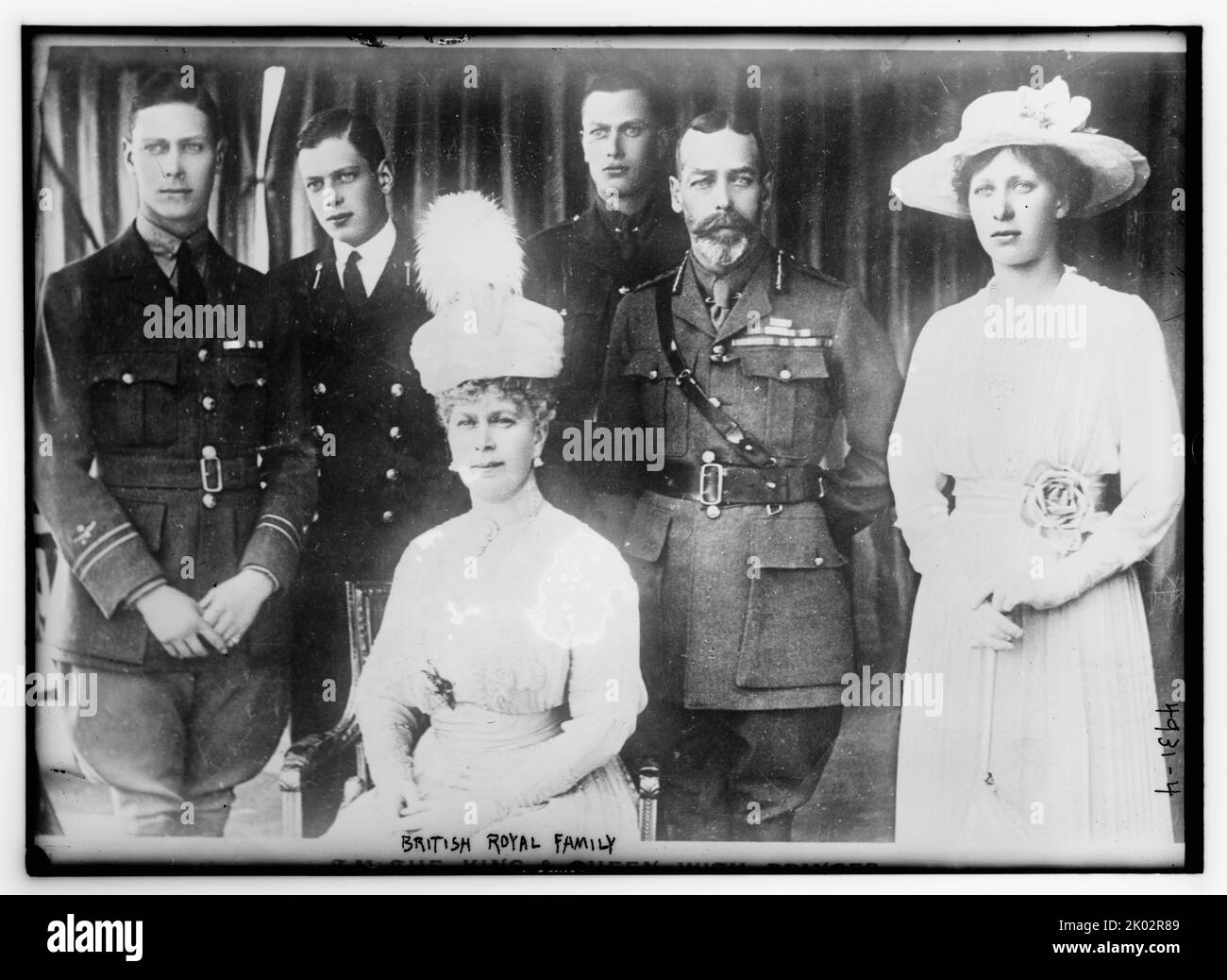 Mitglieder der britischen Königsfamilie, einschließlich: (Von links nach rechts) Albert (später George VI), George, Herzog von Kent; Königin Mary von Teck, Henry, Herzog von Gloucester; König George V, Prinzessin Mary. c. 1915 - 1920. Stockfoto