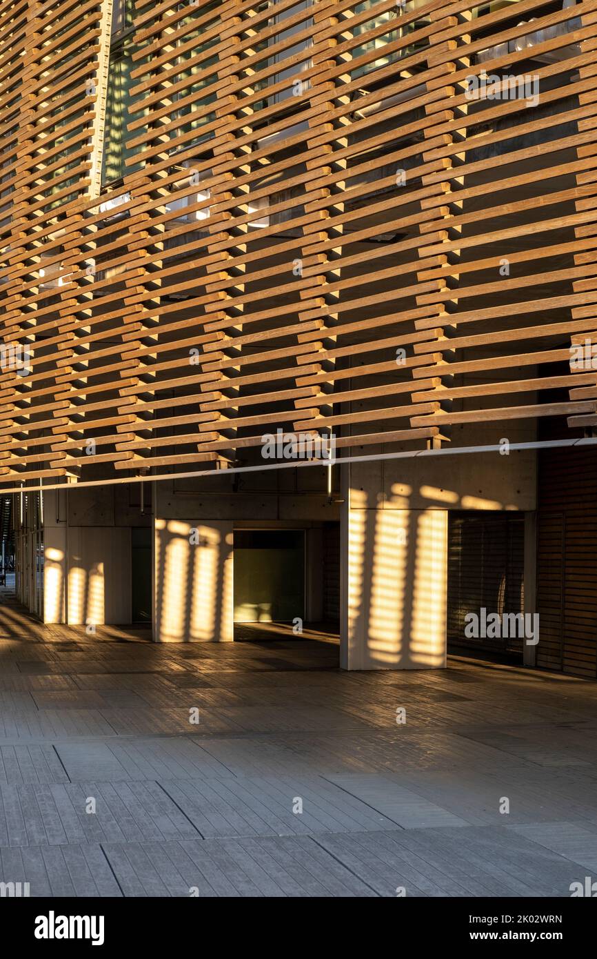 Fassade des Gebäudes des biomedizinischen Forschungsparks in der Stadt Barcelona, Spanien Stockfoto