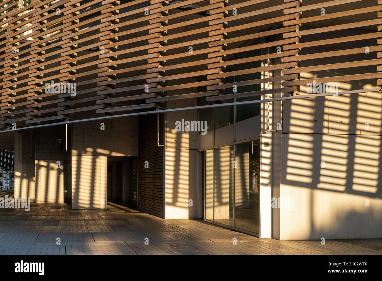 Fassade des Gebäudes des biomedizinischen Forschungsparks in der Stadt Barcelona, Spanien Stockfoto