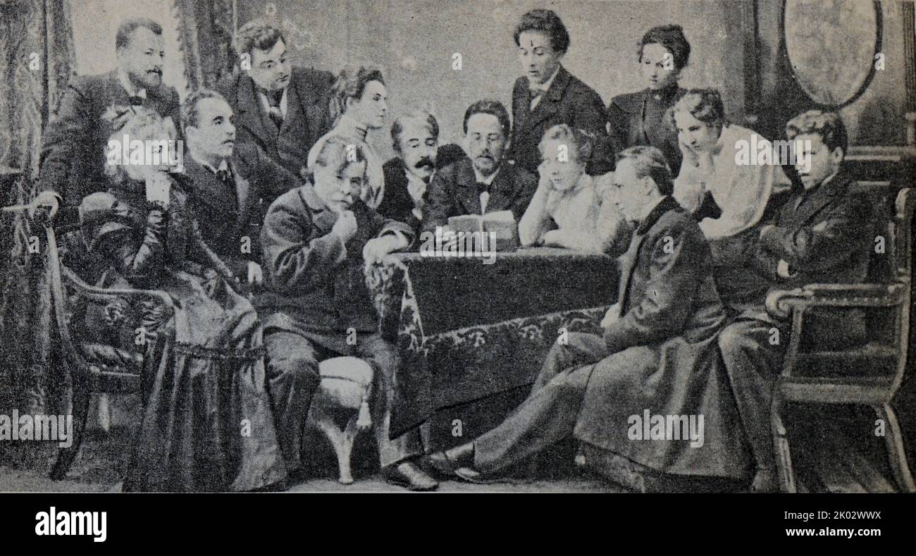 A. P. Chekhov liest den Künstlern des Art Theaters sein Stück Onkel Vanya vor. Foto von 1899. Stockfoto