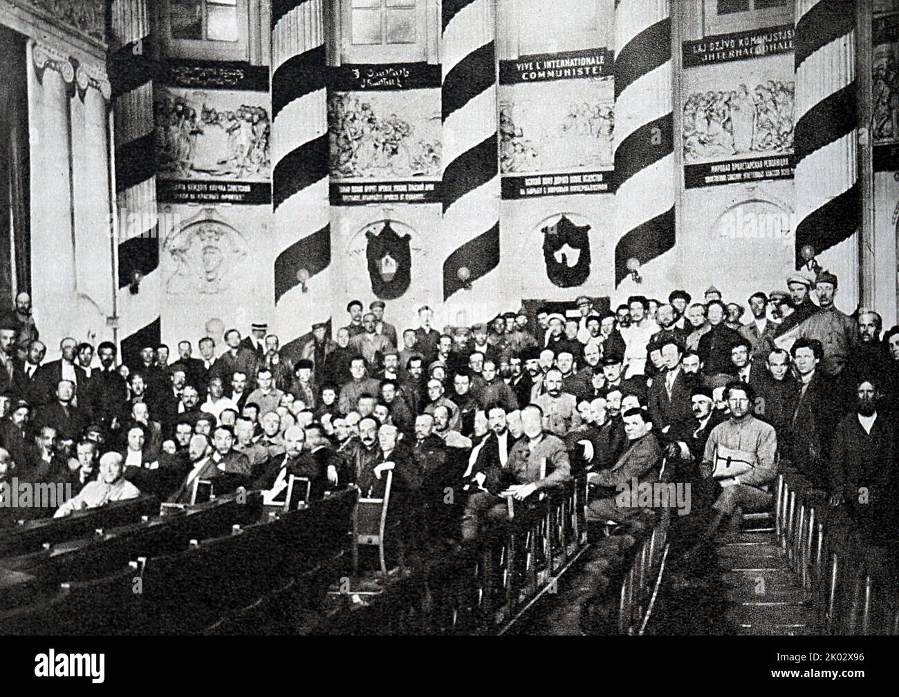 Wladimir Lenin unter den Delegierten der Zehnten Allrussischen Konferenz der Kommunistischen Partei Russlands im Swerdlowsker Saal des Kremls. 1921. Moskau. Fotograf nicht identifiziert. Stockfoto