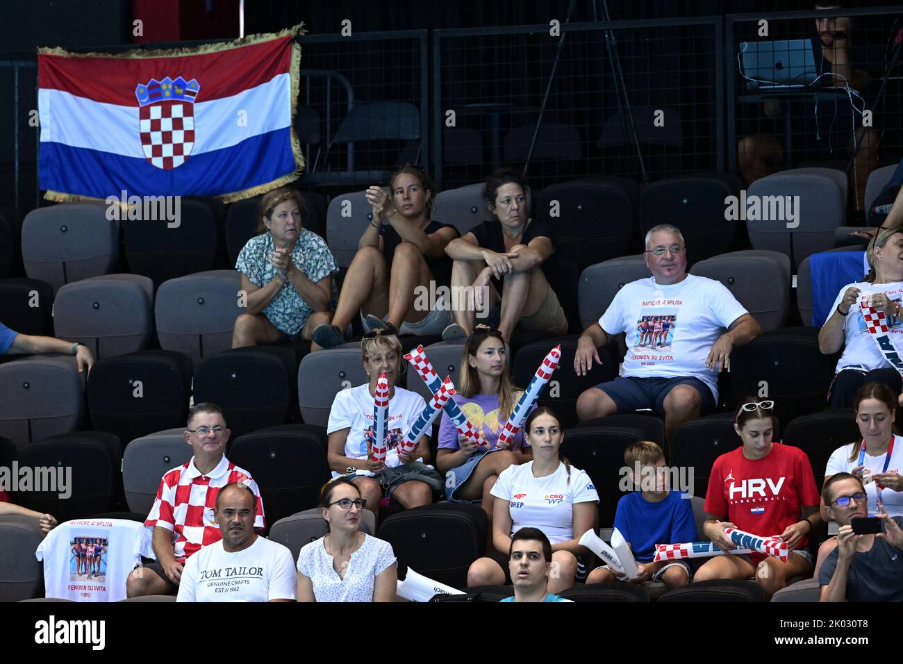 SPLIT, KROATIEN - 09. SEPTEMBER: Kroatische Unterstützer bei len European Water Polo Championships Classification 7.-8. Platzermatch zwischen Frankreich und Kroatien in der Spaladium Arena am 9. September 2022 in Split, Kroatien. Foto: Marko Lukunic/PIXSELL Stockfoto