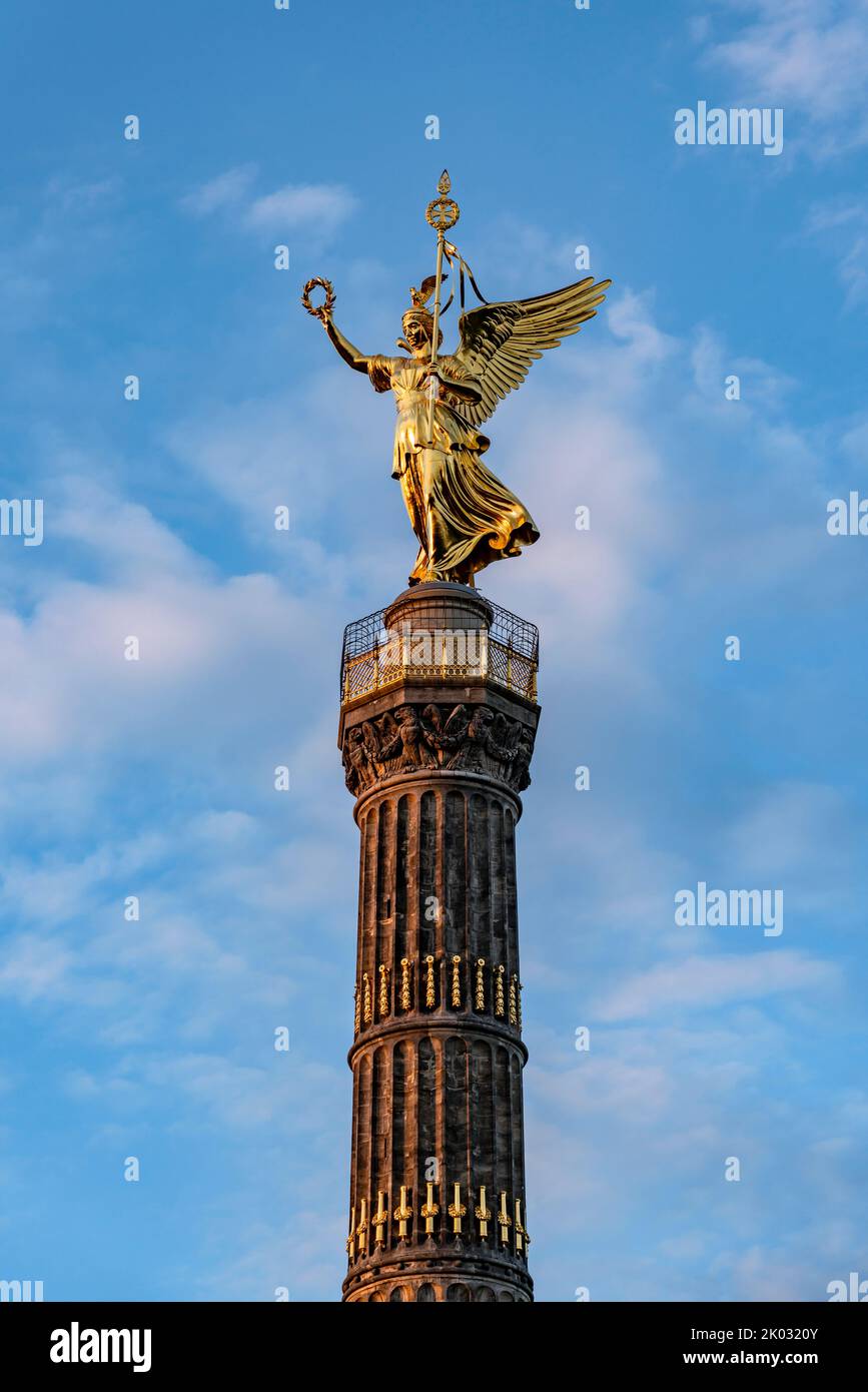Die Siegessäule auf dem Großen Stern im Großen Tiergarten ist eine der wichtigsten Sehenswürdigkeiten Berlins und ein wichtiges nationales Denkmal Deutschlands. Stockfoto