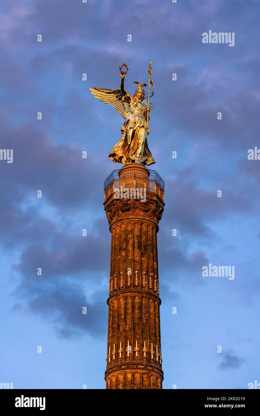 Die Siegessäule auf dem Großen Stern im Großen Tiergarten ist eine der wichtigsten Sehenswürdigkeiten Berlins und ein wichtiges nationales Denkmal Deutschlands. Stockfoto