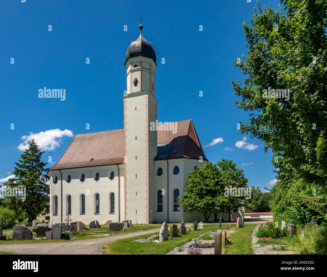 Die Bruderschaftskirche St. Johann in Rot an der Rot im Landkreis Biberach ist eine spätbarocke Hallenkirche, die von 1737 bis 1741 für die Rosenkranzbruderschaft erbaut wurde. Stockfoto