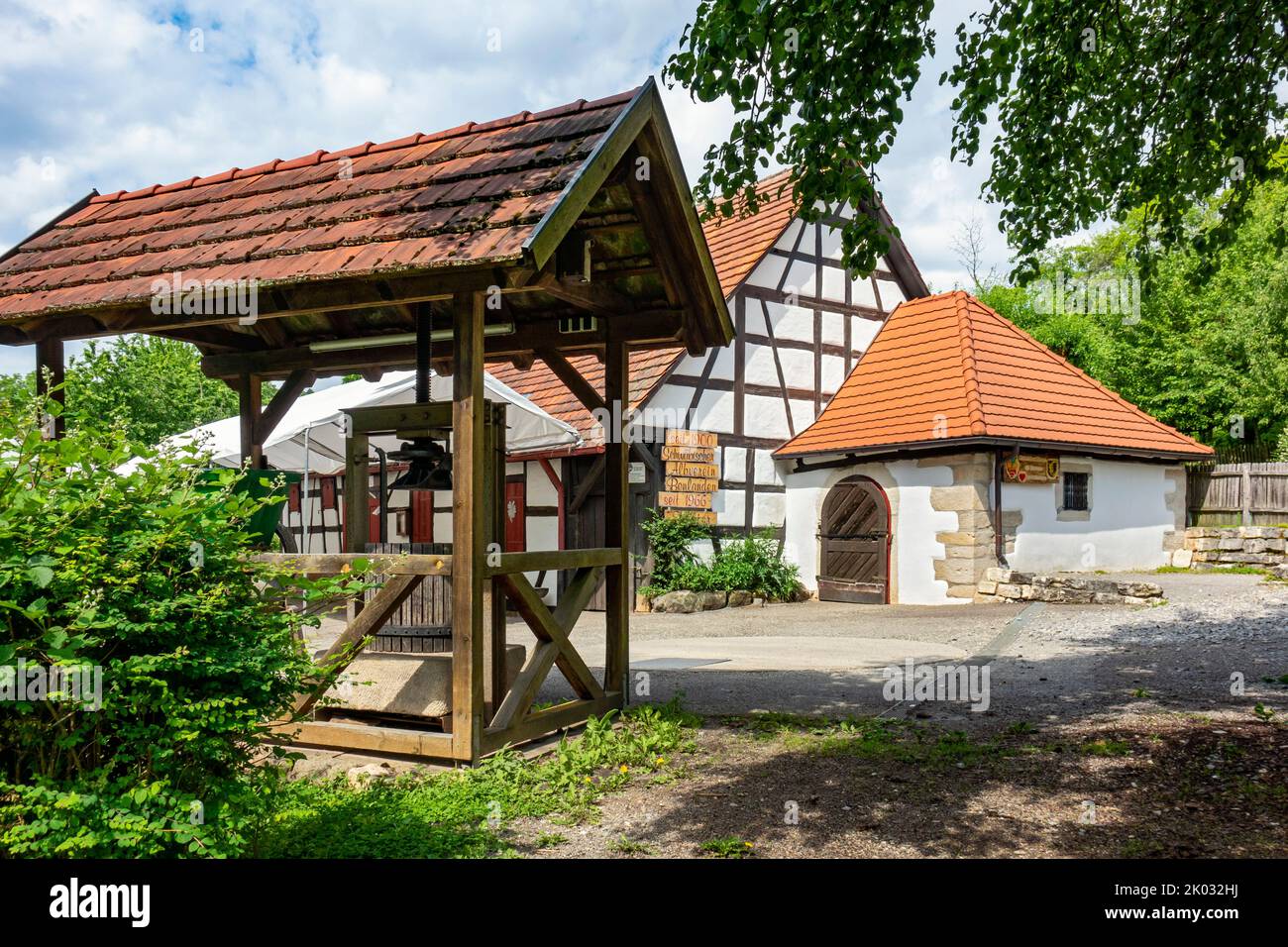 Die 1718 erbaute Weinpresse am Uhlberg wird heute als Clubhaus des Schwäbischen Albvereins Bonlanden genutzt. Stockfoto