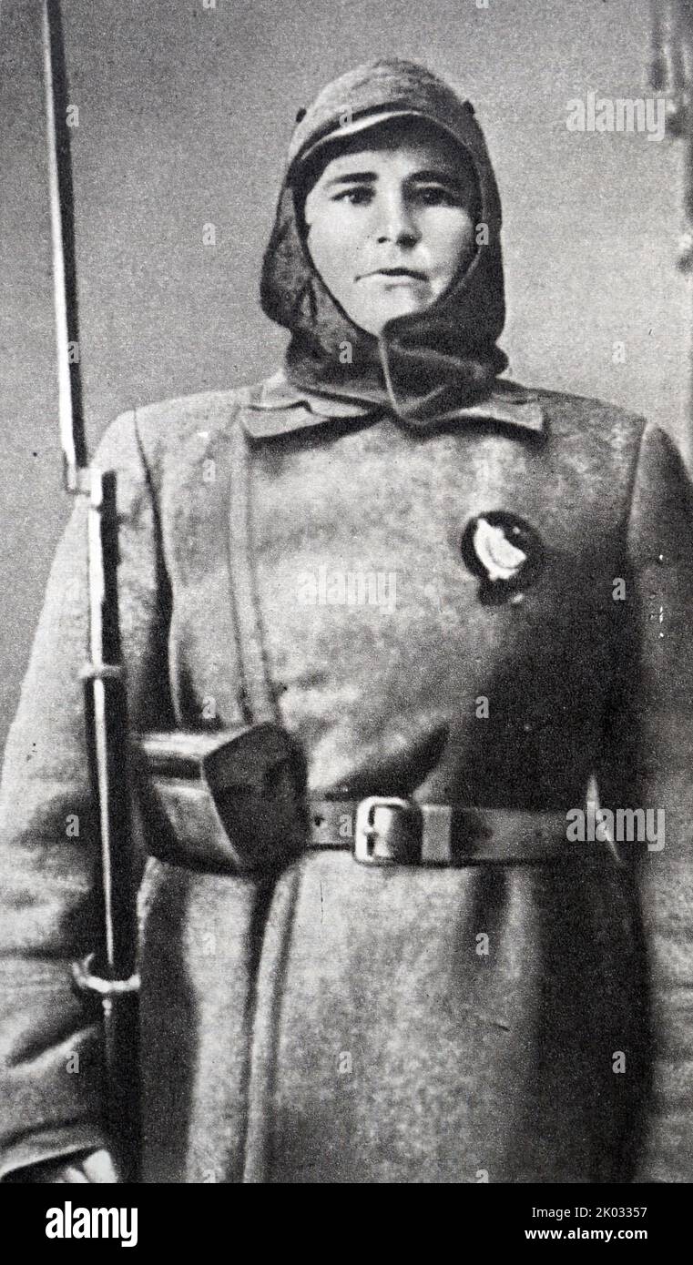 Maria Popowa - Maschinengewehrschützin der Tschapaevsker Division. 1918. Stockfoto