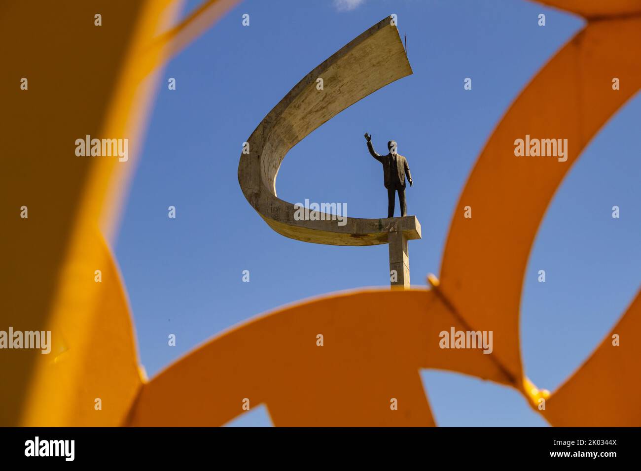 Brasília, Bundesdistrikt, Brasilien – 23. Juli 2022: Detail der Denkmäler im JK-Denkmal, Architekturprojekt von Oscar Niemeyer. Stockfoto