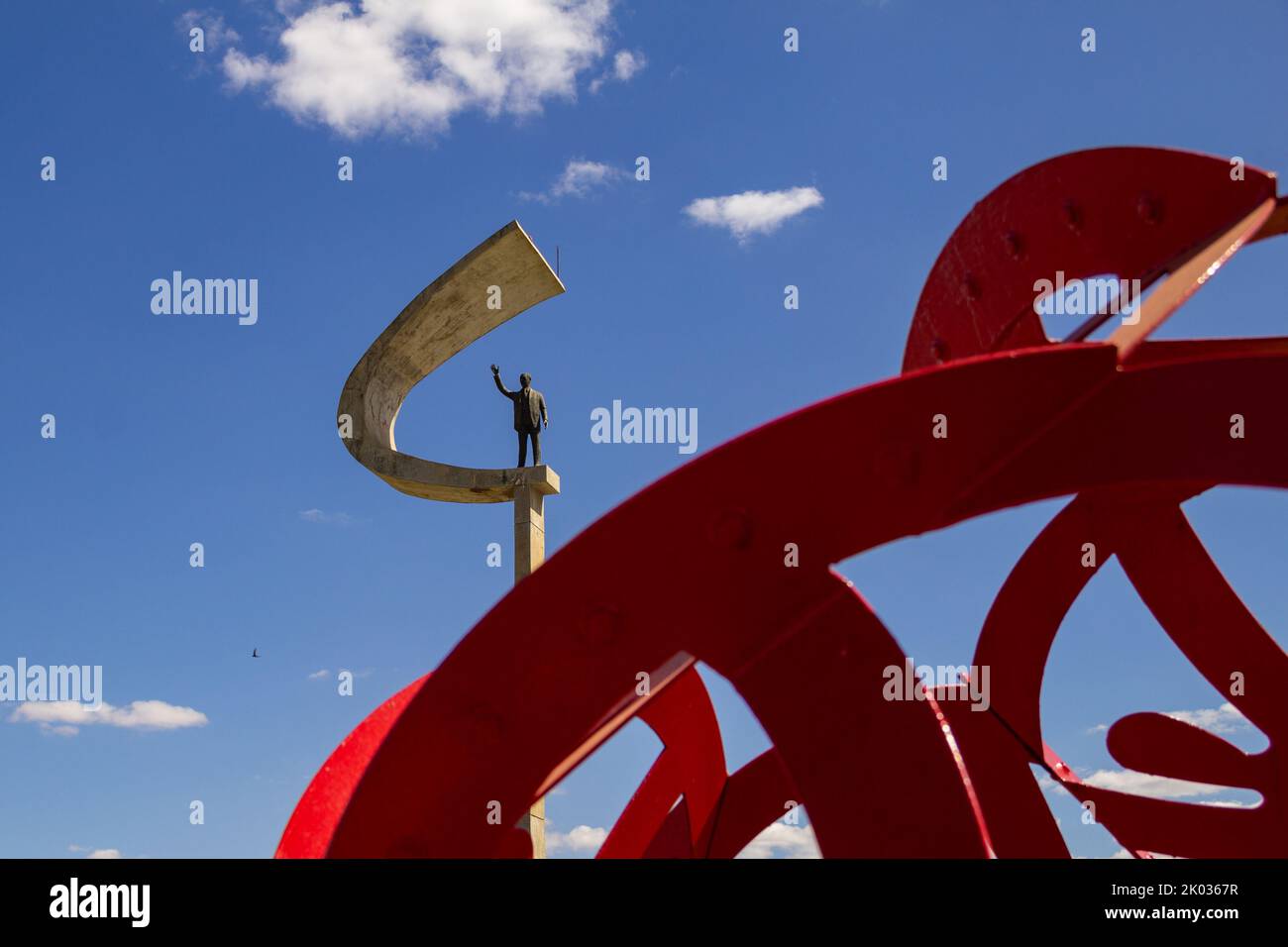 Brasília, Bundesdistrikt, Brasilien – 23. Juli 2022: Detail der Denkmäler im JK-Denkmal, Architekturprojekt von Oscar Niemeyer. Stockfoto
