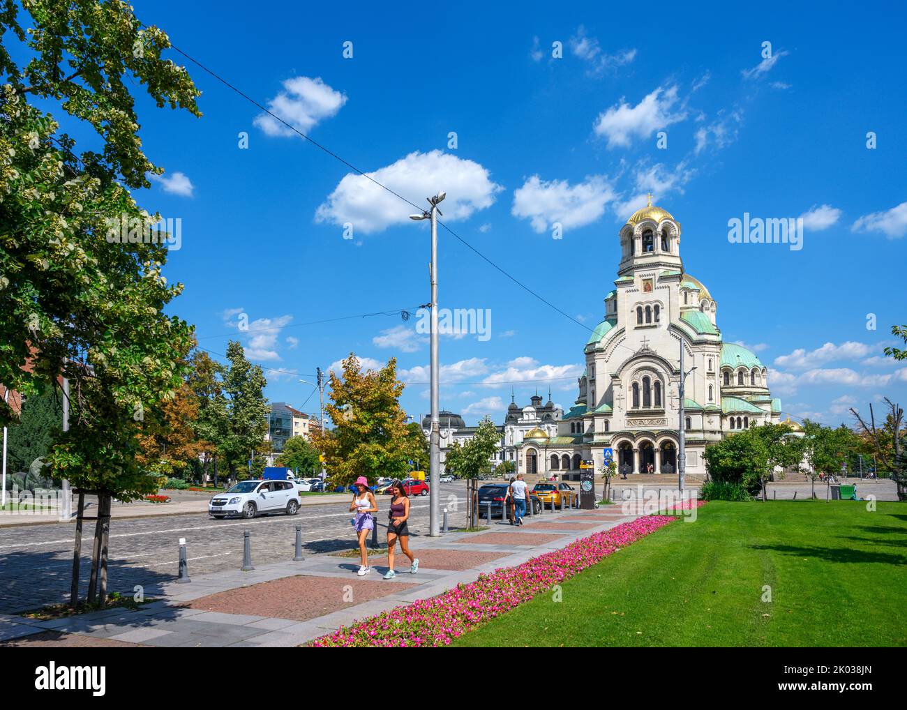 Blick auf Ulitsa Oborishte in Richtung Aleksander-Nevski-Kathedrale, Sofia, Bulgarien Stockfoto