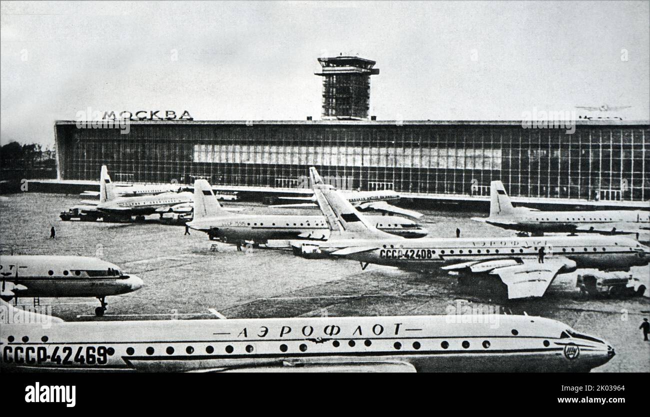 Flughafen Moskau mit Flugzeugen der nationalen Aeroflot-Fluggesellschaft. 1965 Stockfoto