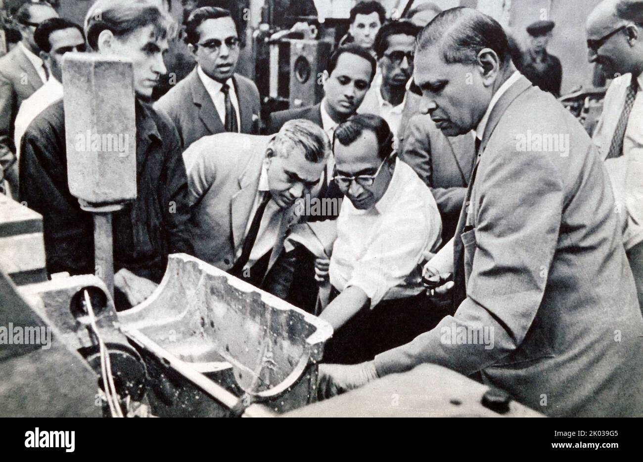 Ingenieure aus Indien trainieren bei einem Besuch in Minsk in der Sowjetunion. 1961. Stockfoto