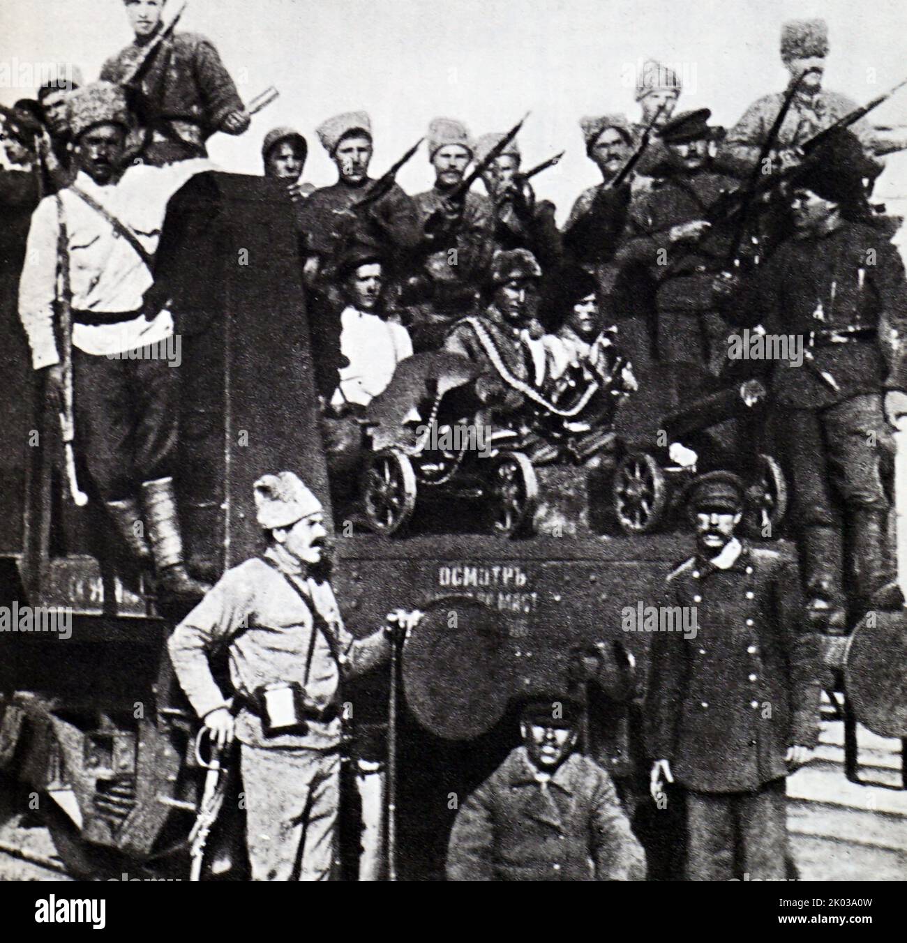 Soldaten der Roten Armee in einem gepanzerten Zug. 1918. Stockfoto