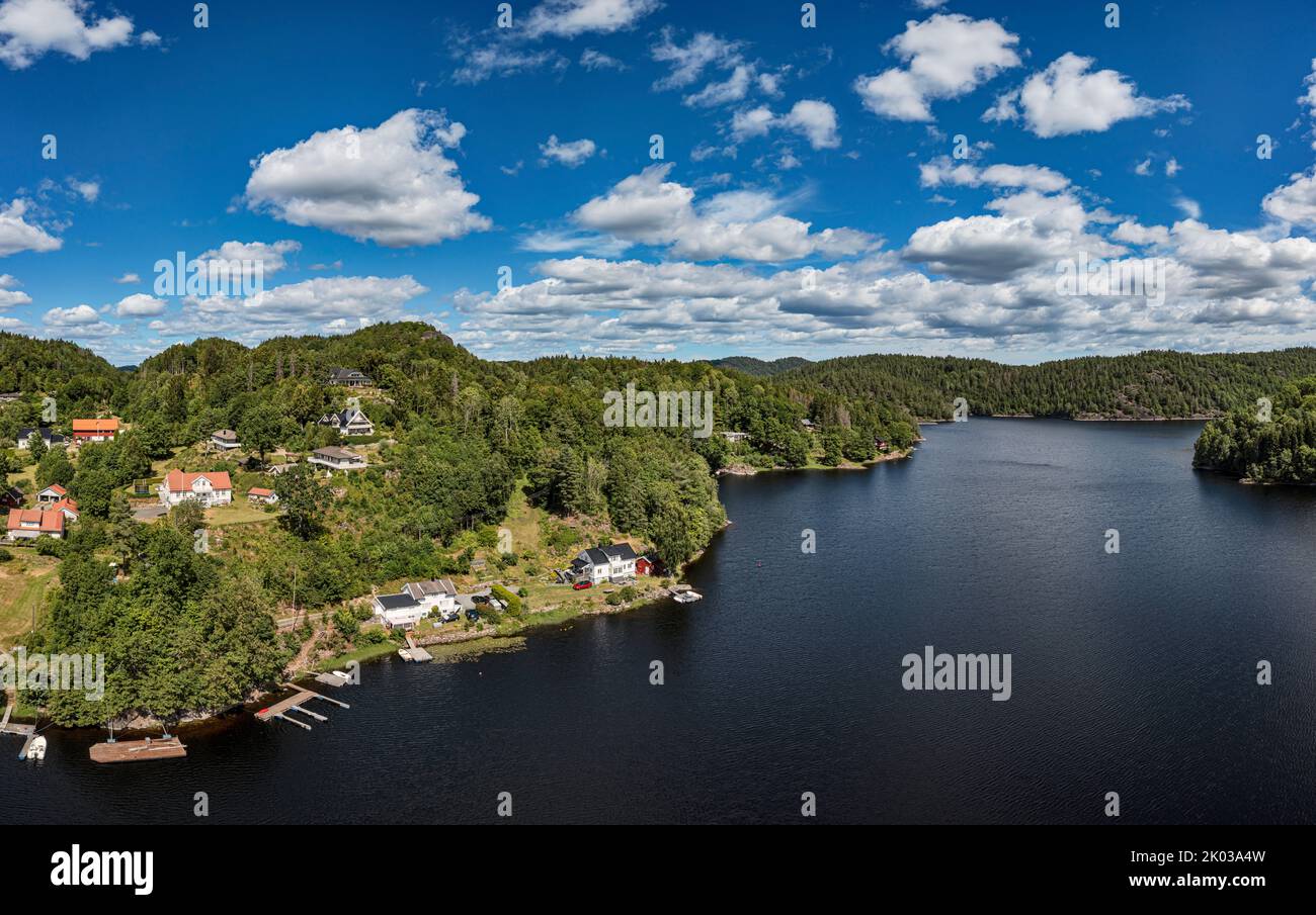 Norwegen, Vestfold Og Telemark, Larvik, Kjose, Farris, see, Wald, Berge, gelegentliche Häuser, Übersicht, Luftaufnahme Stockfoto