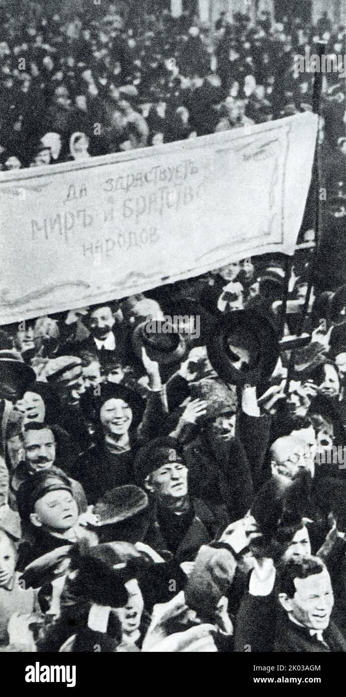 Am 25. Oktober (7. November 1917) fand die große sozialistische Oktoberrevolution statt. Der große Lenin stand an seinem Ruder. Stockfoto