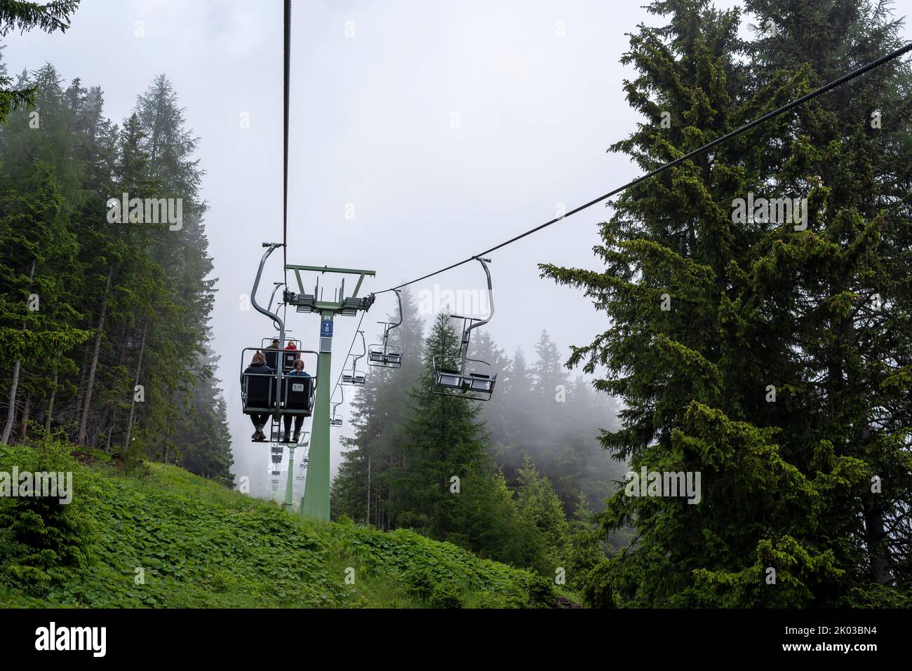 Sessellift, Nebel, Venet-Bergbahnen, Europäischer Fernwanderweg E5, Alpenüberquerung, Zams, Tirol, Österreich Stockfoto