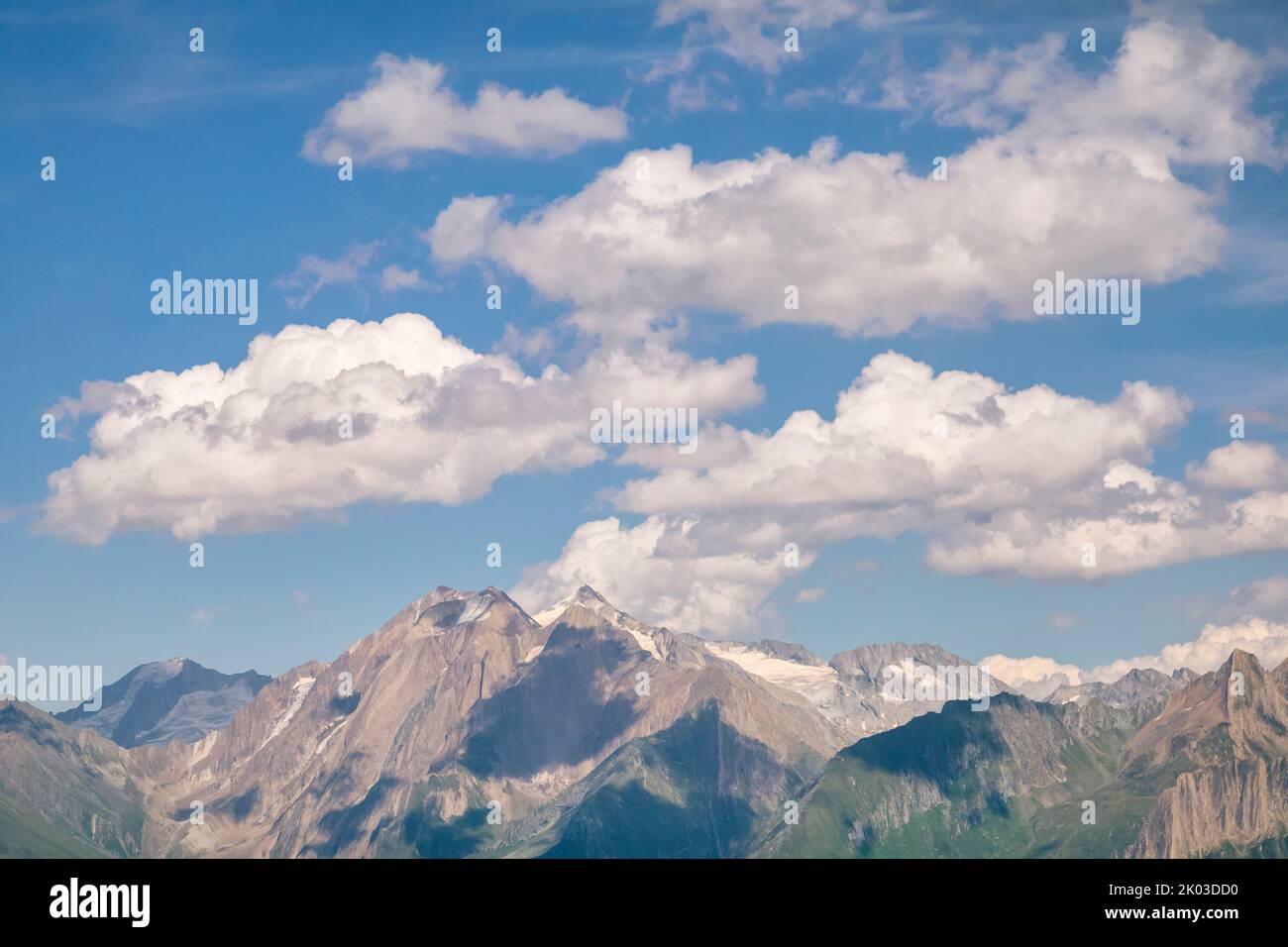 Italien, Südtirol, Bozen, Val di Vizze / Pfitschtal oder Pfitscher Tal. Großer Möseler, Hochfeiler / Gran Pilastro, Weissspitze und Weißzint in den Zillertaler Alpen an der Grenze zwischen Tirol, Österreich und Südtirol, Italien. Stockfoto