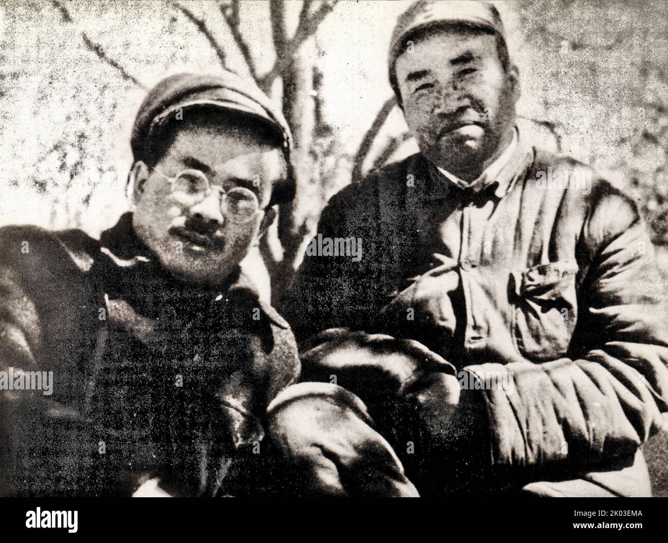 Ren Bishi und Zhu De beim Yan'an Zaoyuan. Ren Bishi war ein militärischer und politischer Führer in der frühen Kommunistischen Partei Chinas. Anfang 1930s Stockfoto