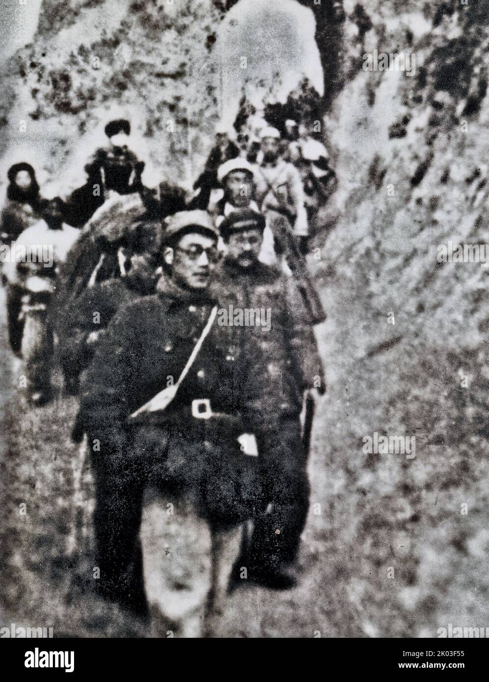 Der lange Marsch war ein militärischer Rückzug der Roten Armee der Kommunistischen Partei Chinas (CPC), der Vorläuferin der Volksbefreiungsarmee, um der Verfolgung der Nationalarmee der Chinesischen Nationalpartei zu entgehen. Der berühmteste begann im Oktober 1934 in der Provinz Jiangxi (Jiangxi) und endete im Oktober 1935 in der Provinz Shaanxi. Stockfoto