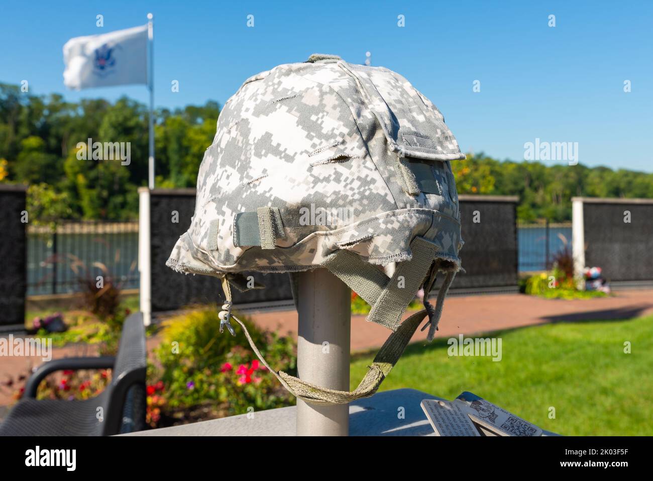 Marseille, Illinois - Vereinigte Staaten - 31.. August 2022: Das Middle East Conflicts Wall Memorial entlang des Illinois River an einem schönen Sommermorni Stockfoto