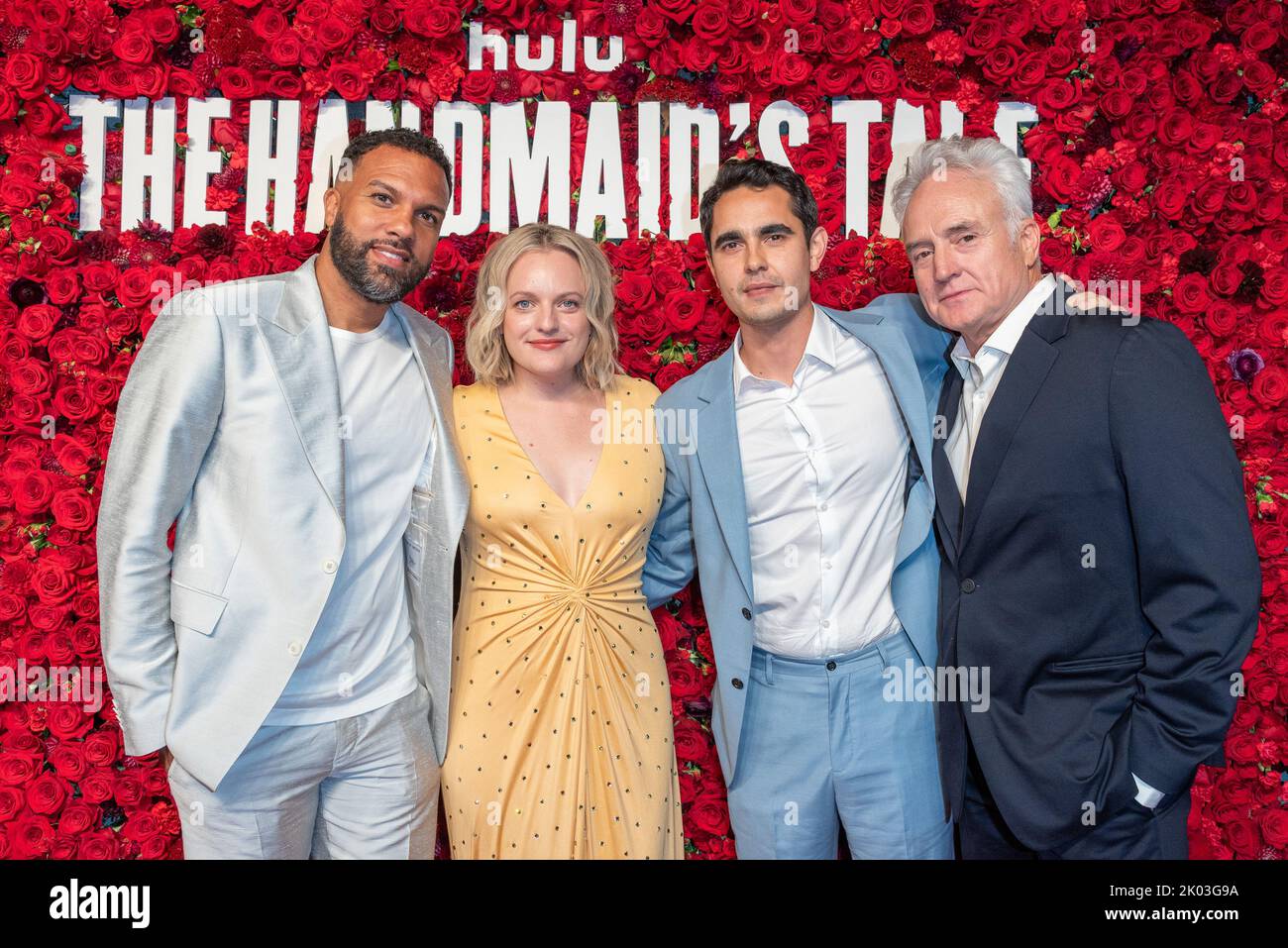 Toronto, Kanada. 09. September 2022. TORONTO - 8. SEPTEMBER: (L-R) O-T Fagbenle, Elizabeth Moss, Max Minghella und Bradley Whitford nehmen am Empfang im Hotel 1 Teil, nachdem Hulus „The Handmaid's Tale“ am 8. September 2022 auf dem Toronto International Film Festival 2022 Premiere hatte. (Foto von Dominic Chan/PictureGroup/Sipa USA für Hulu) Quelle: SIPA USA/Alamy Live News Stockfoto