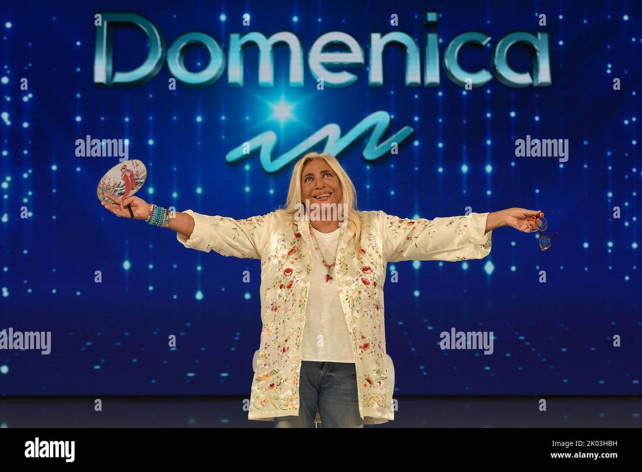 Roma, Latium. 09. September 2022. Mara Venier während der Fernsehsendung Fotoanruf Domenica in Rom, Italien, 09.. September 2022. (Foto: AllShotLive/Sipa USA) Quelle: SIPA USA/Alamy Live News Stockfoto