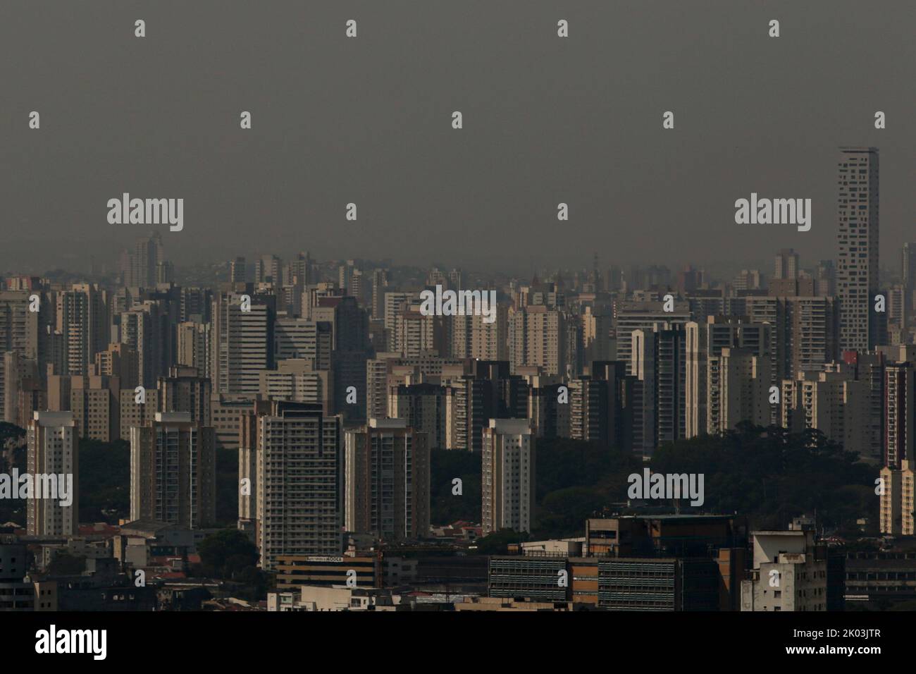 Sao Paulo, Brasilien. 09. September 2022. SP - Sao Paulo - 09/09/2022 - WETTER TEMPO, SAO PAULO, RAUCH - Rauch aus den Feuern im Amazonas kann am Freitag Nachmittag (09) am Himmel der Stadt Sao Paulo beobachtet werden. Foto: Suamy Beydoun/AGIF/Sipa USA Quelle: SIPA USA/Alamy Live News Stockfoto