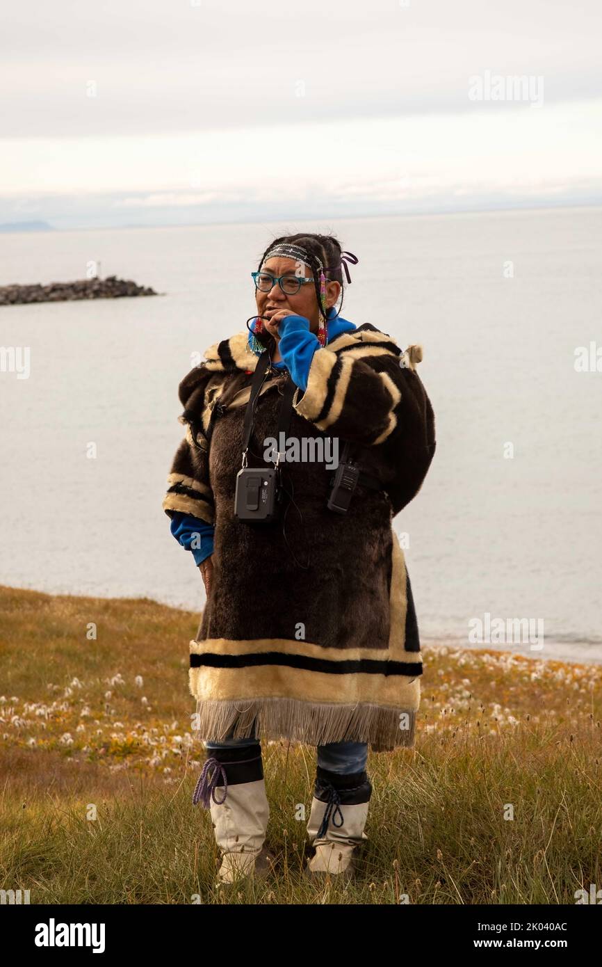 Pond Inlet, Nunavut, Kanada - 24. August 2022 : Inuit am Pond Inlet auf Eclipse Sound, Baffin Island, Nunavut, Kanada. Stockfoto